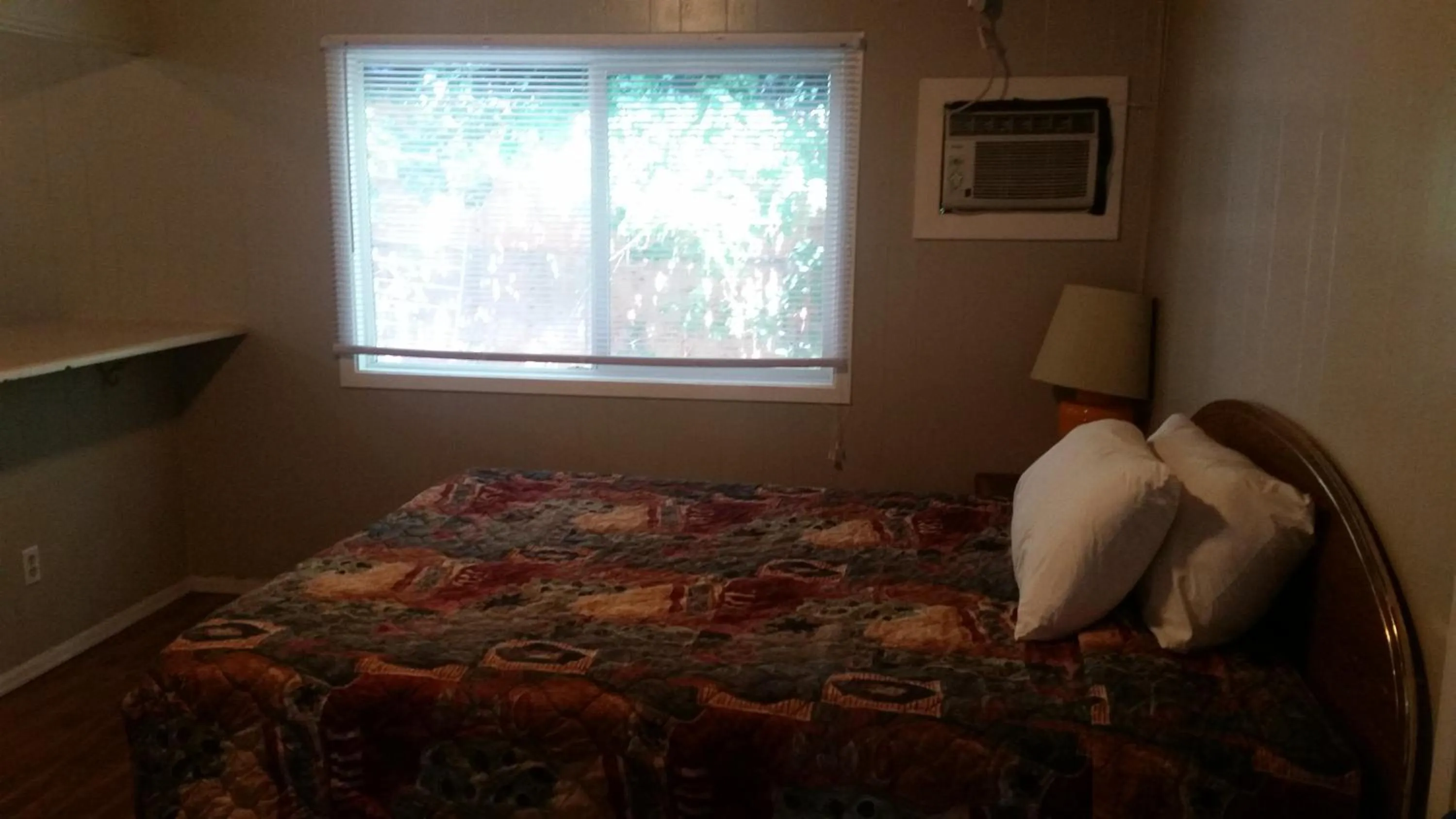 air conditioner, Bed in Holiday House Motel