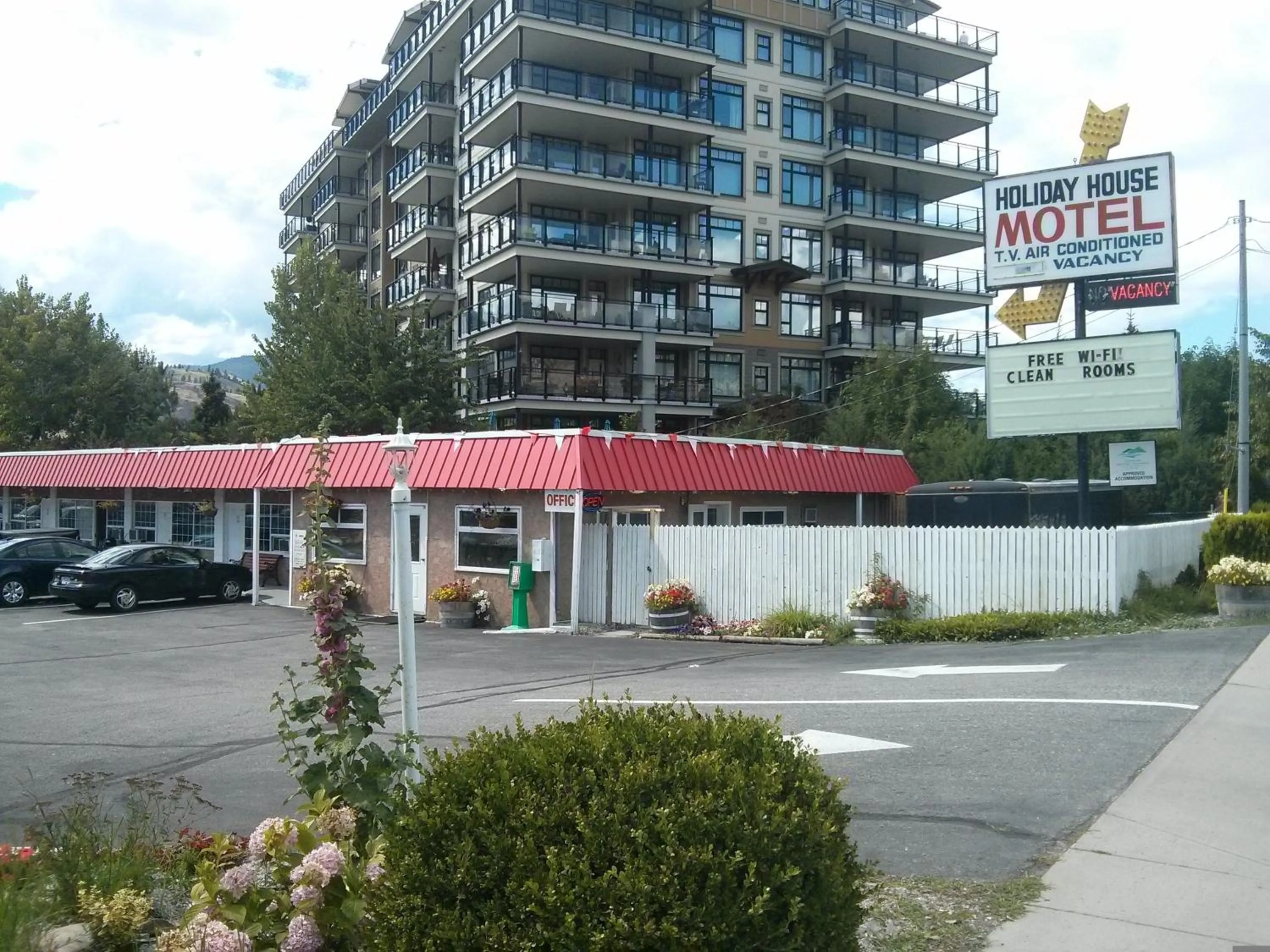 Property building in Holiday House Motel