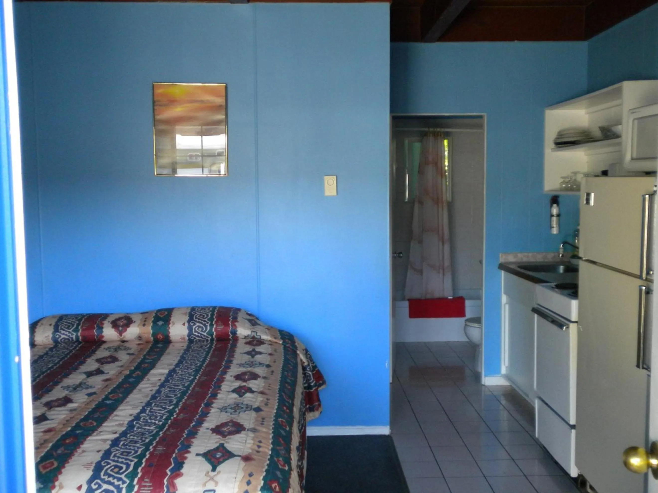 Bed in Holiday House Motel