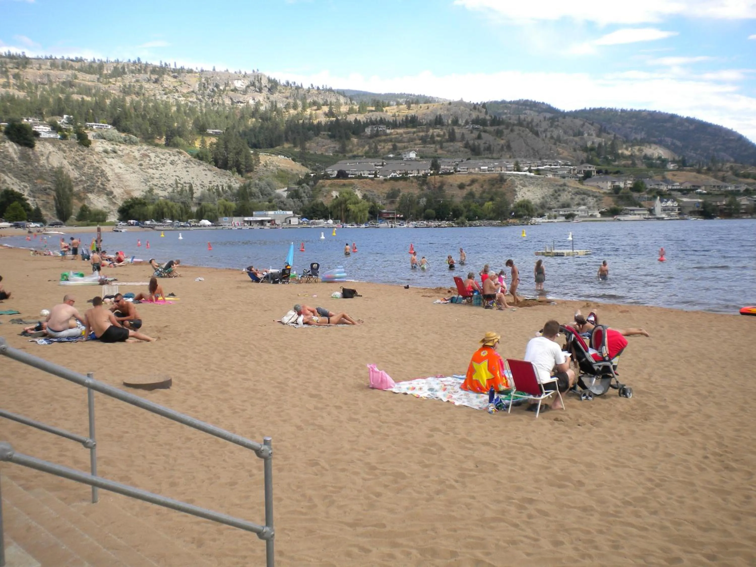 Beach in Holiday House Motel