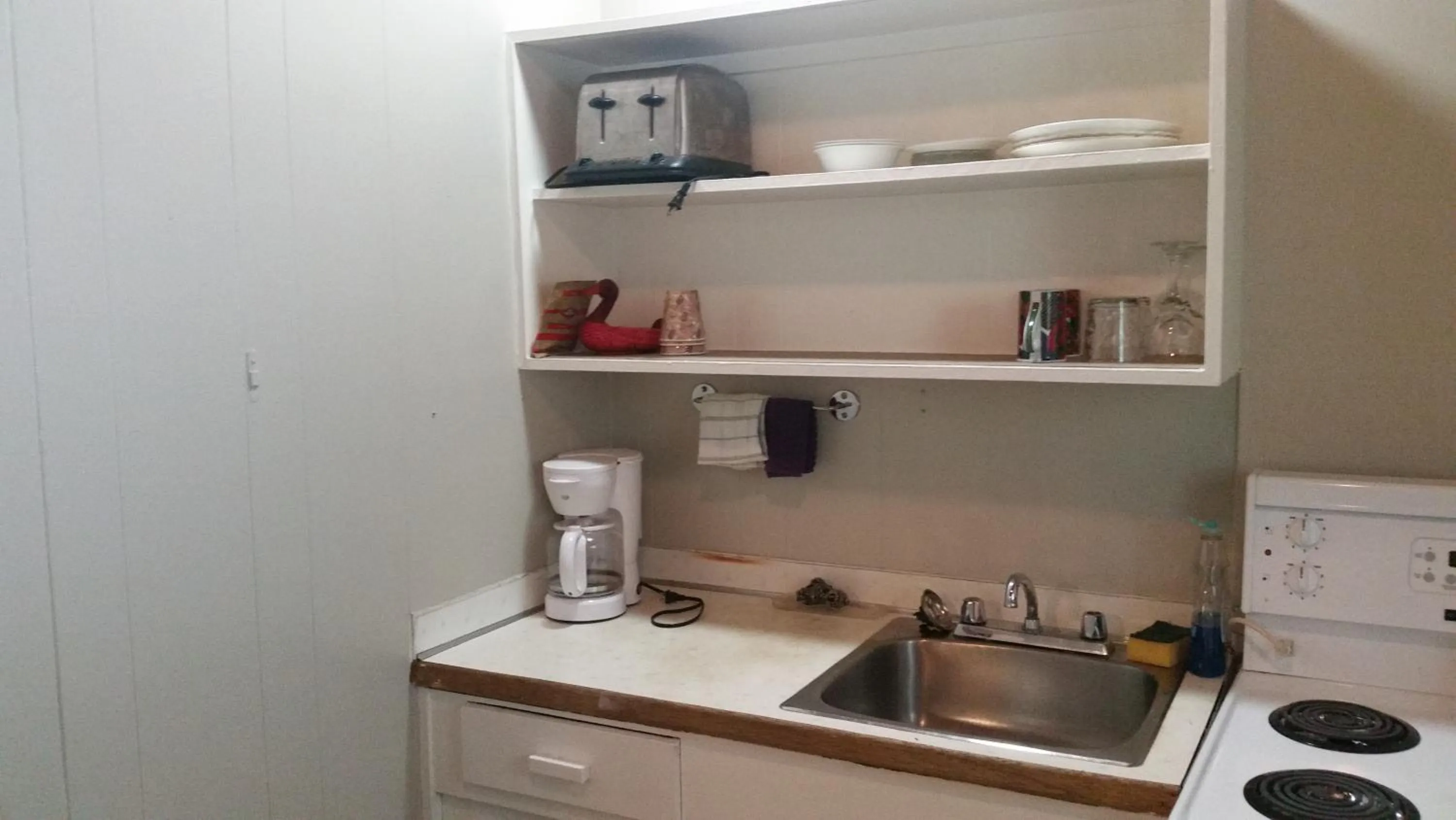 Kitchen or kitchenette in Holiday House Motel