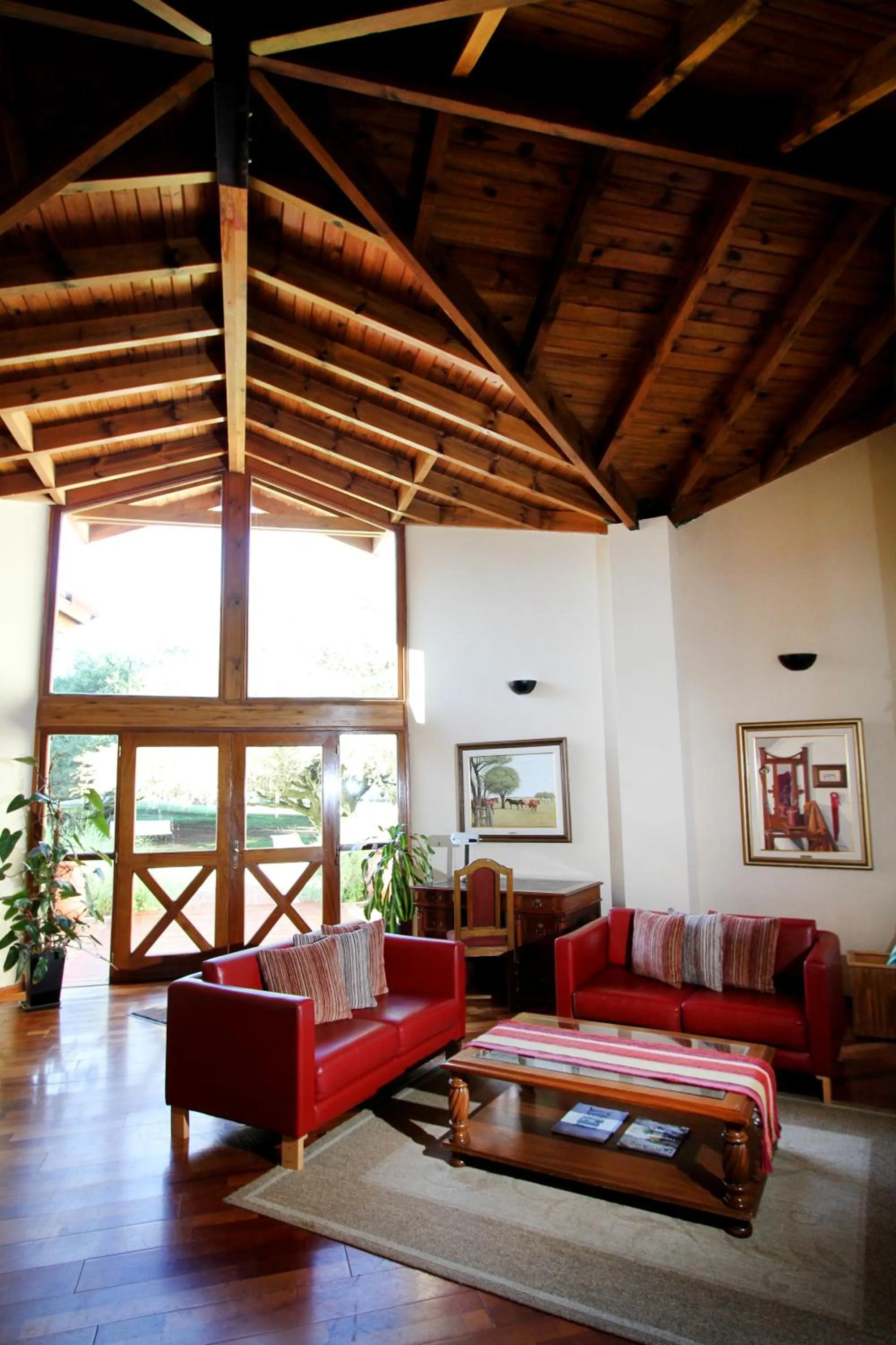 Communal lounge/ TV room in La Campiña Club Hotel & Spa