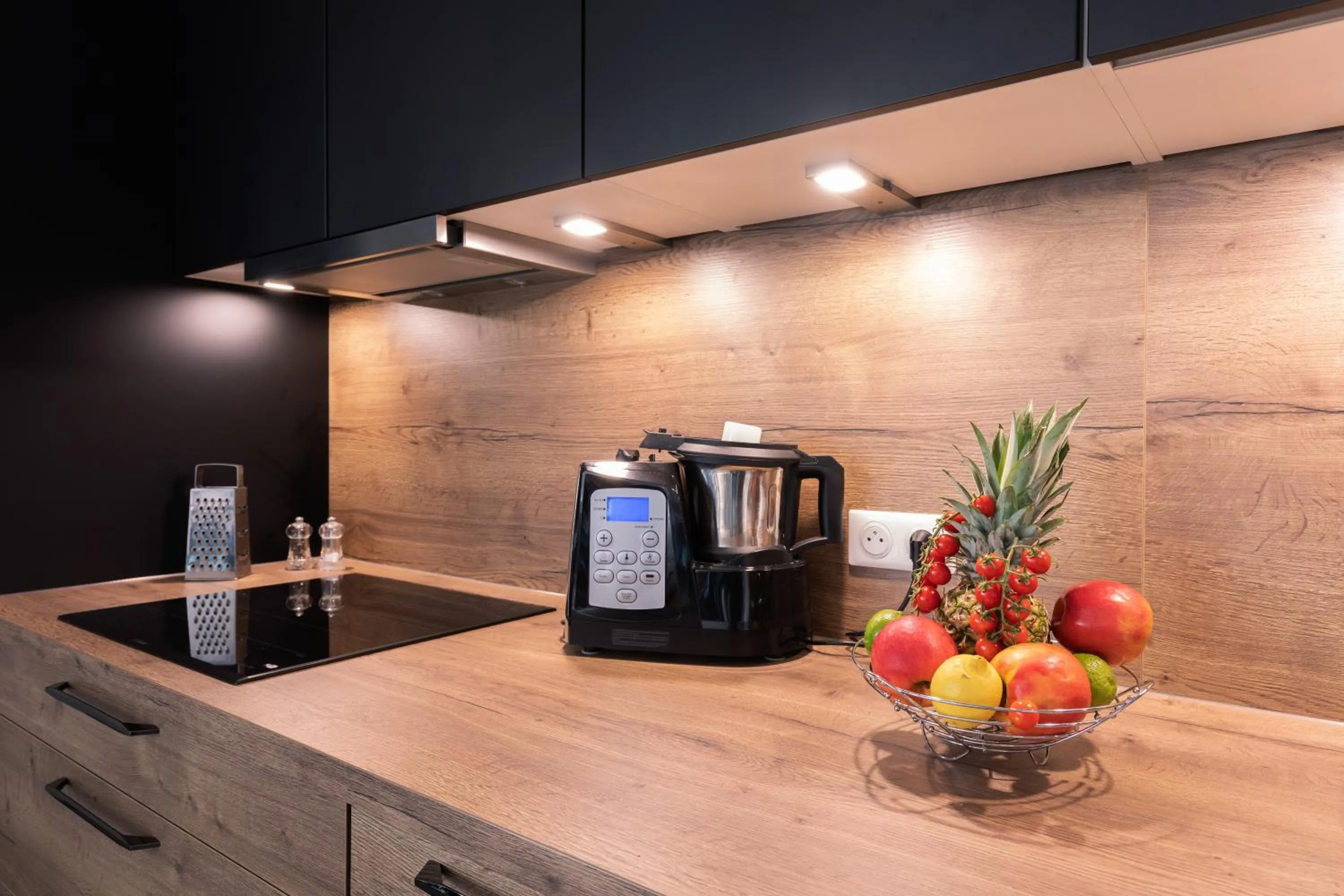 Communal kitchen in Aparthotel Adagio Bâle Mulhouse Aeroport