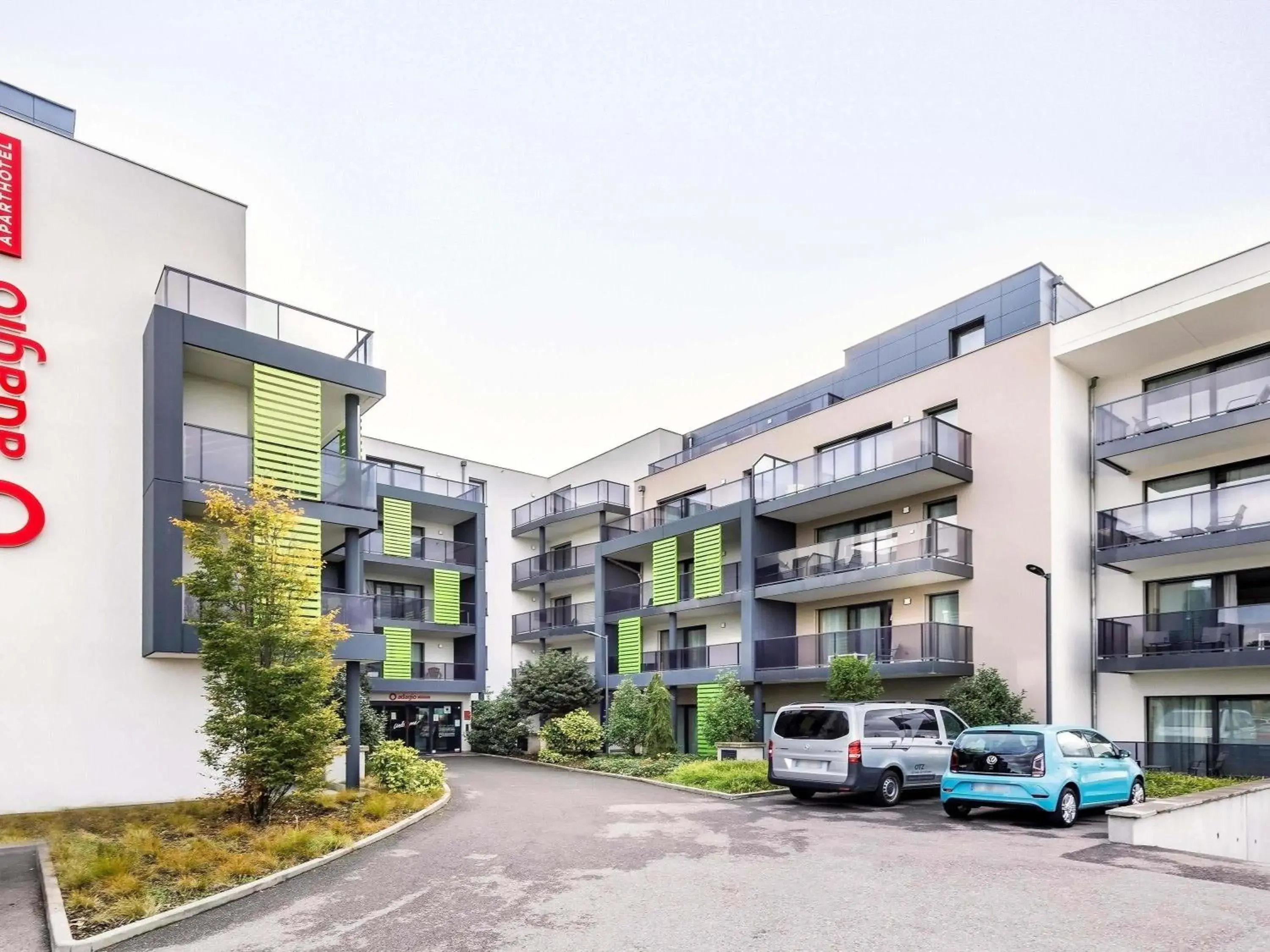 Property building in Aparthotel Adagio Bâle Mulhouse Aeroport Property building in Aparthotel Adagio Bâle Mulhouse Aeroport