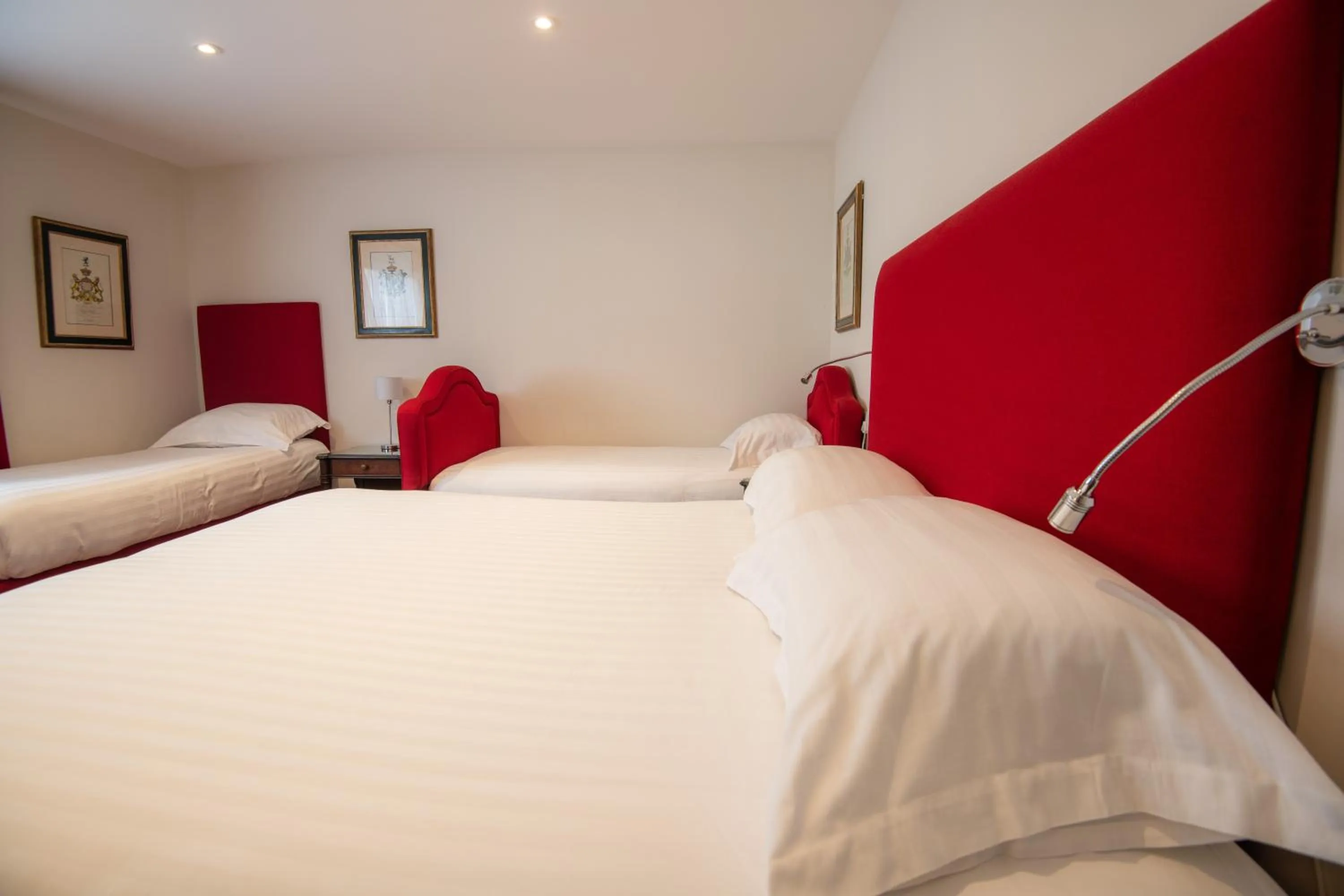 Bedroom, Bed in The Skye Inn