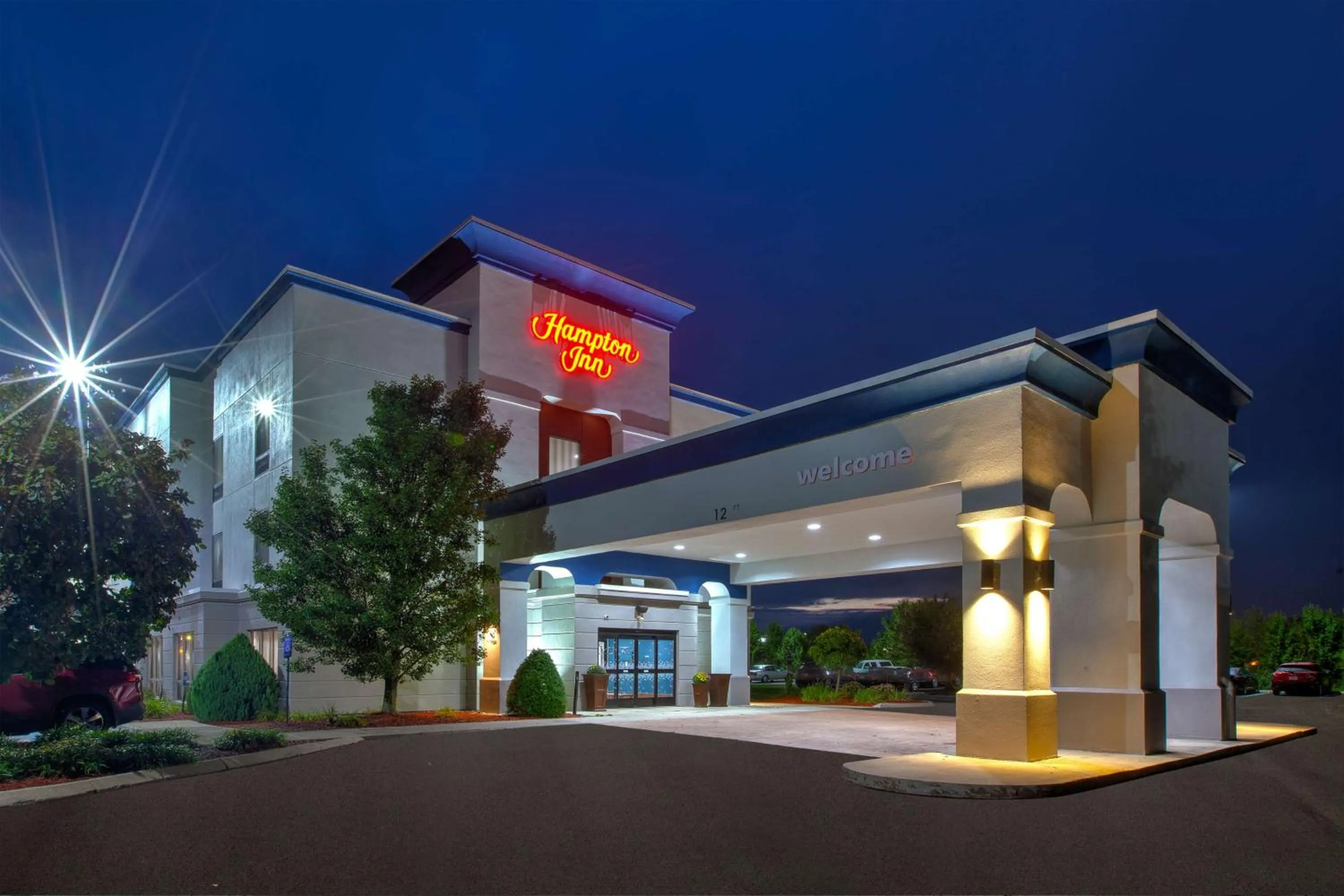 Property building in Hampton Inn Clarion
