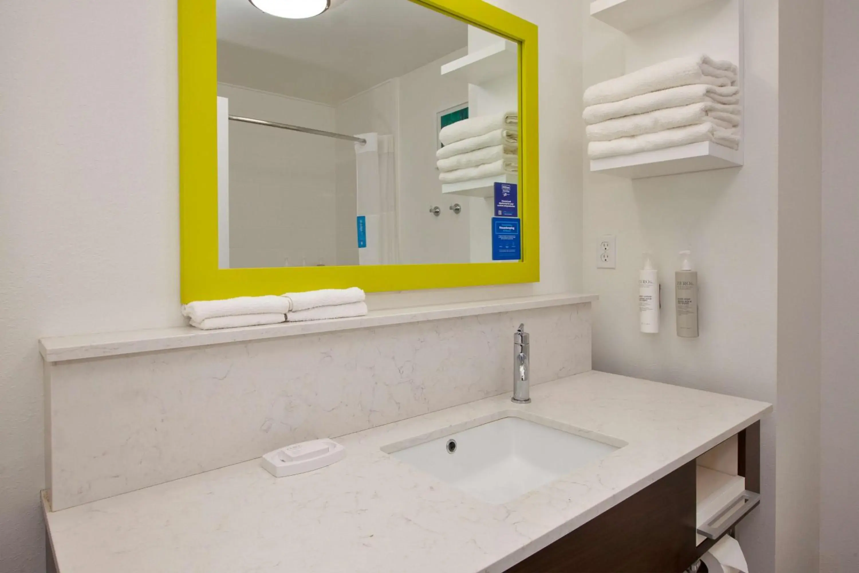 Bathroom in Hampton Inn Clarion Bathroom in Hampton Inn Clarion