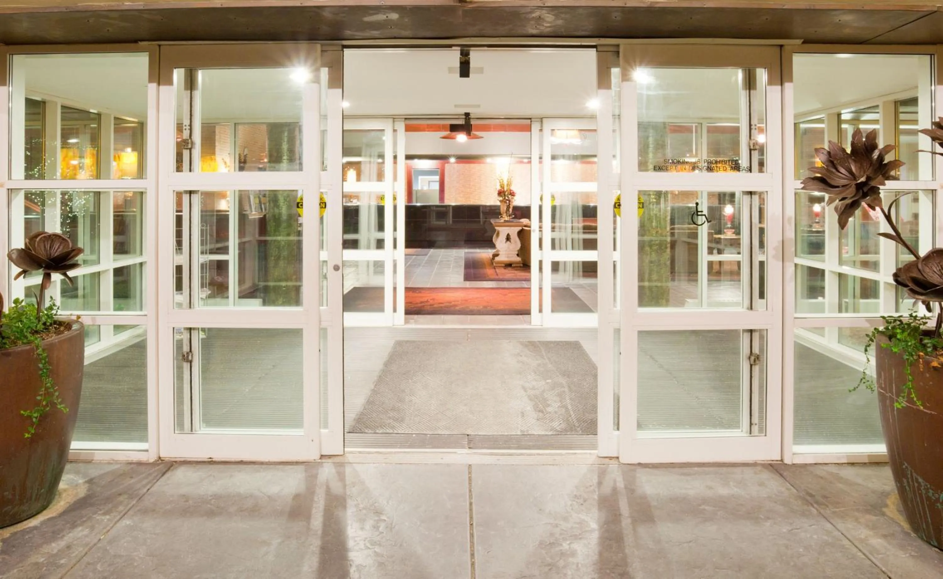 Property building in Crowne Plaza Minneapolis West by IHG