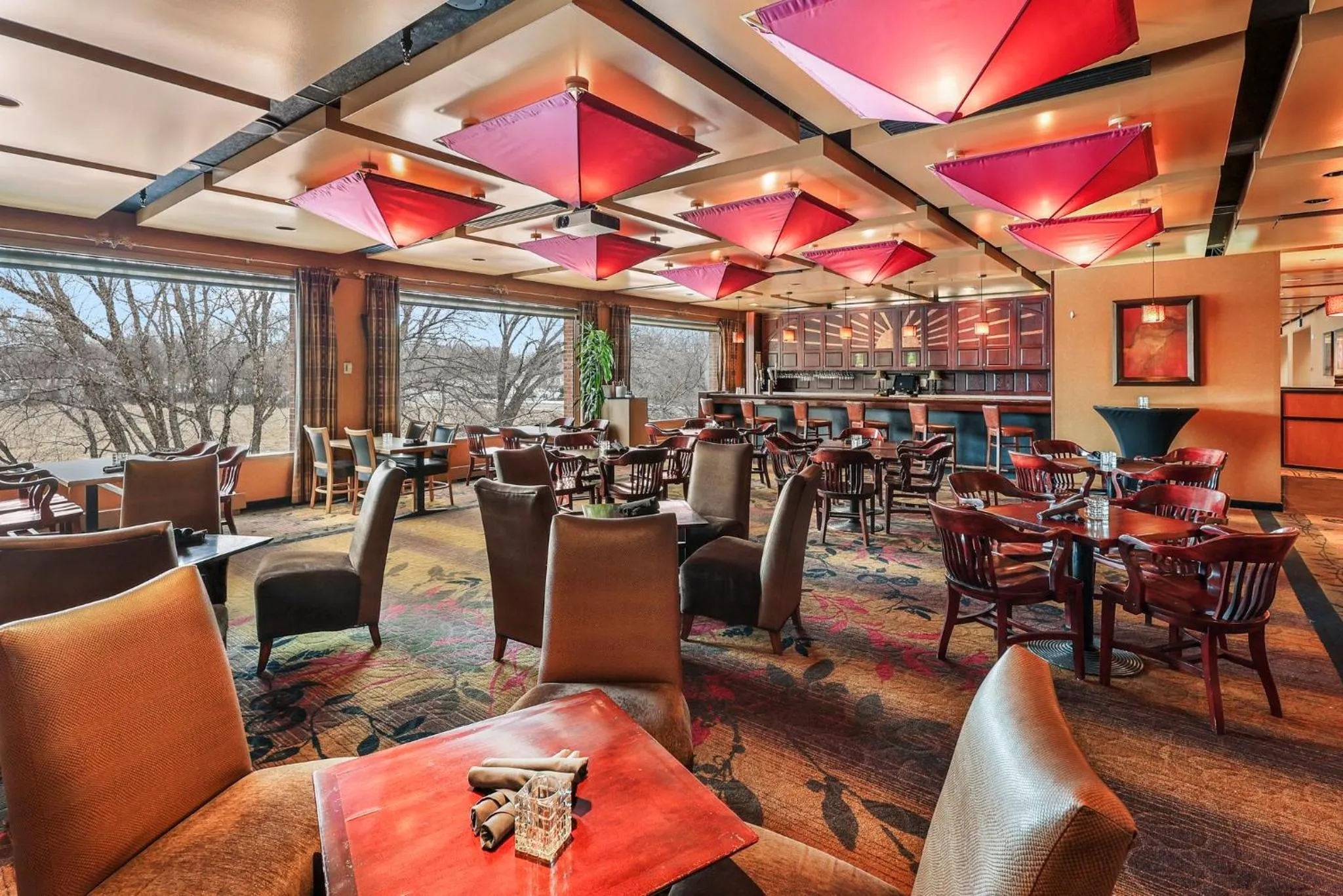 Restaurant/places to eat in Crowne Plaza Minneapolis West by IHG