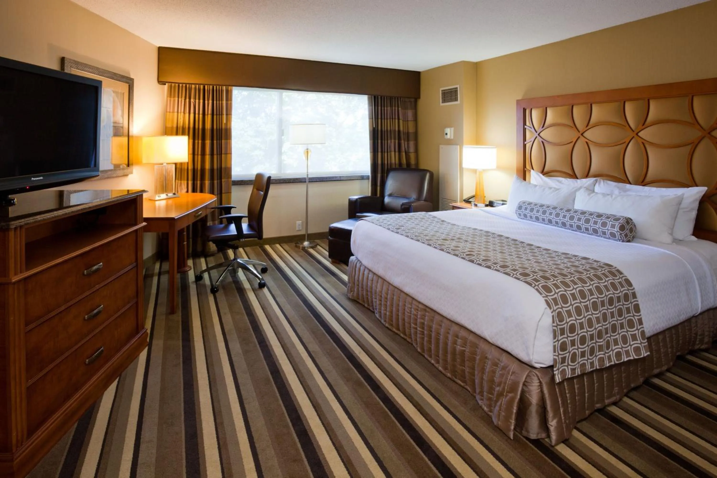 Photo of the whole room, Bed in Crowne Plaza Minneapolis West by IHG