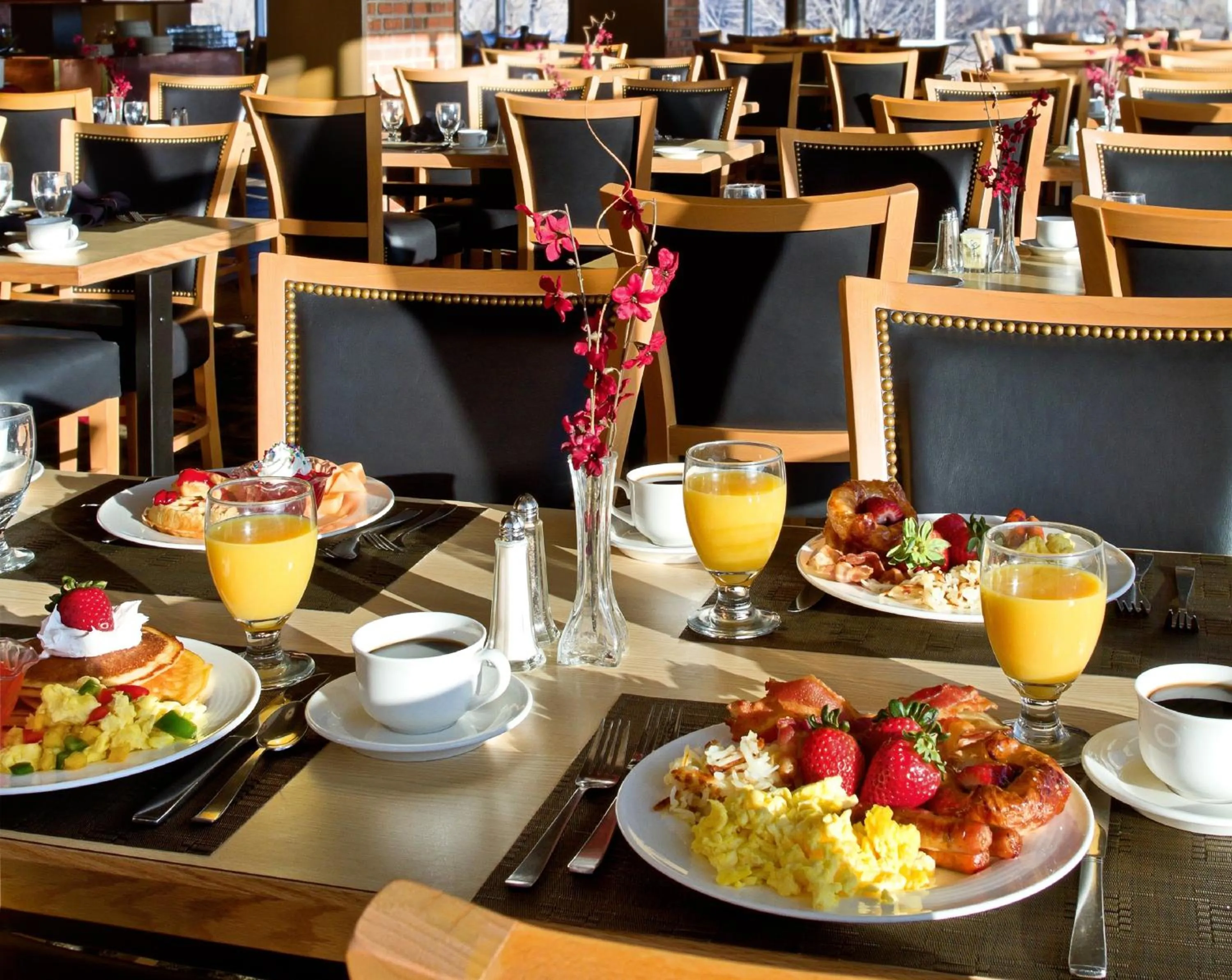 Breakfast in Crowne Plaza Minneapolis West by IHG