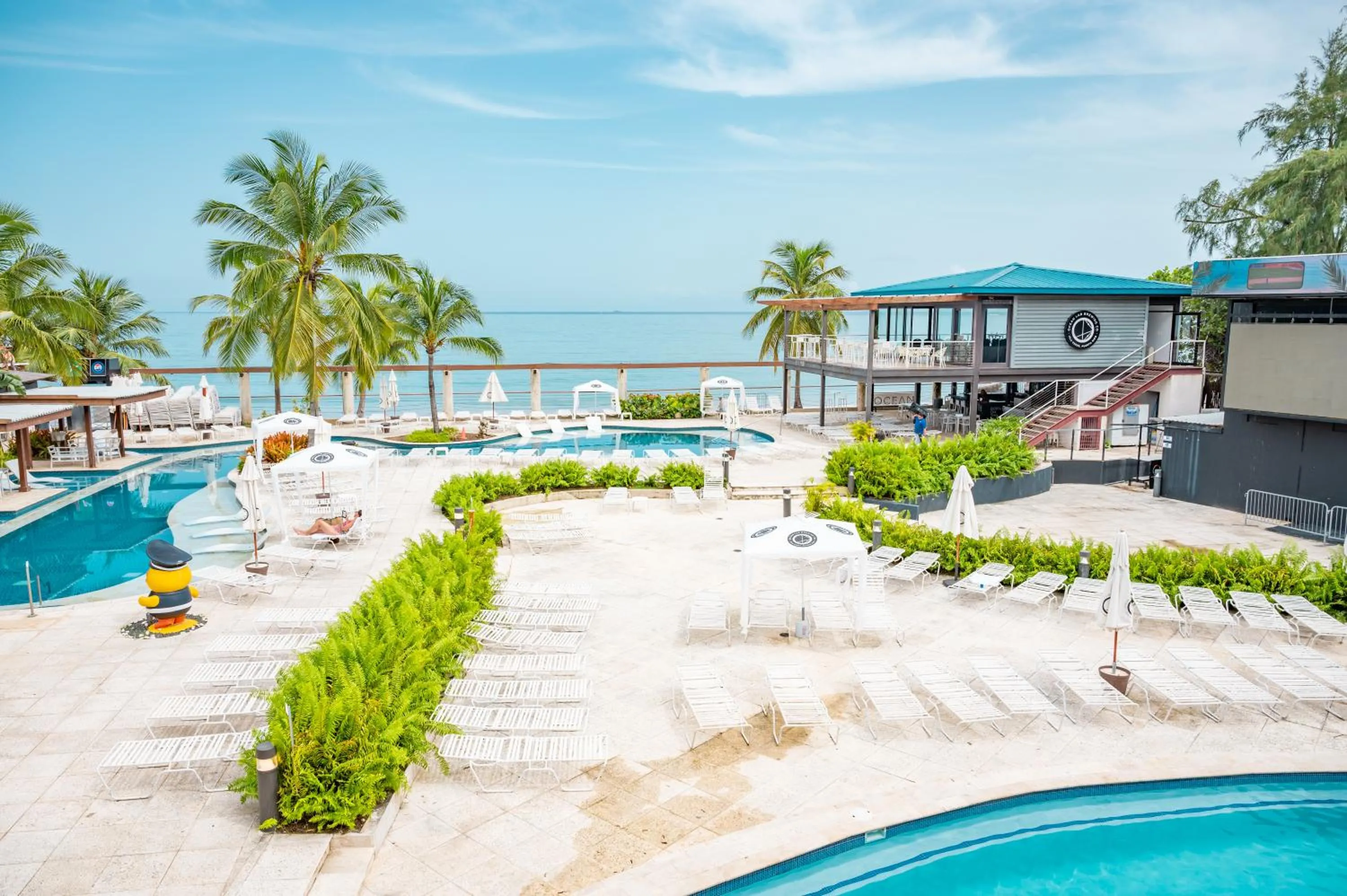 Swimming pool in Hyatt Centric San Juan Isla Verde