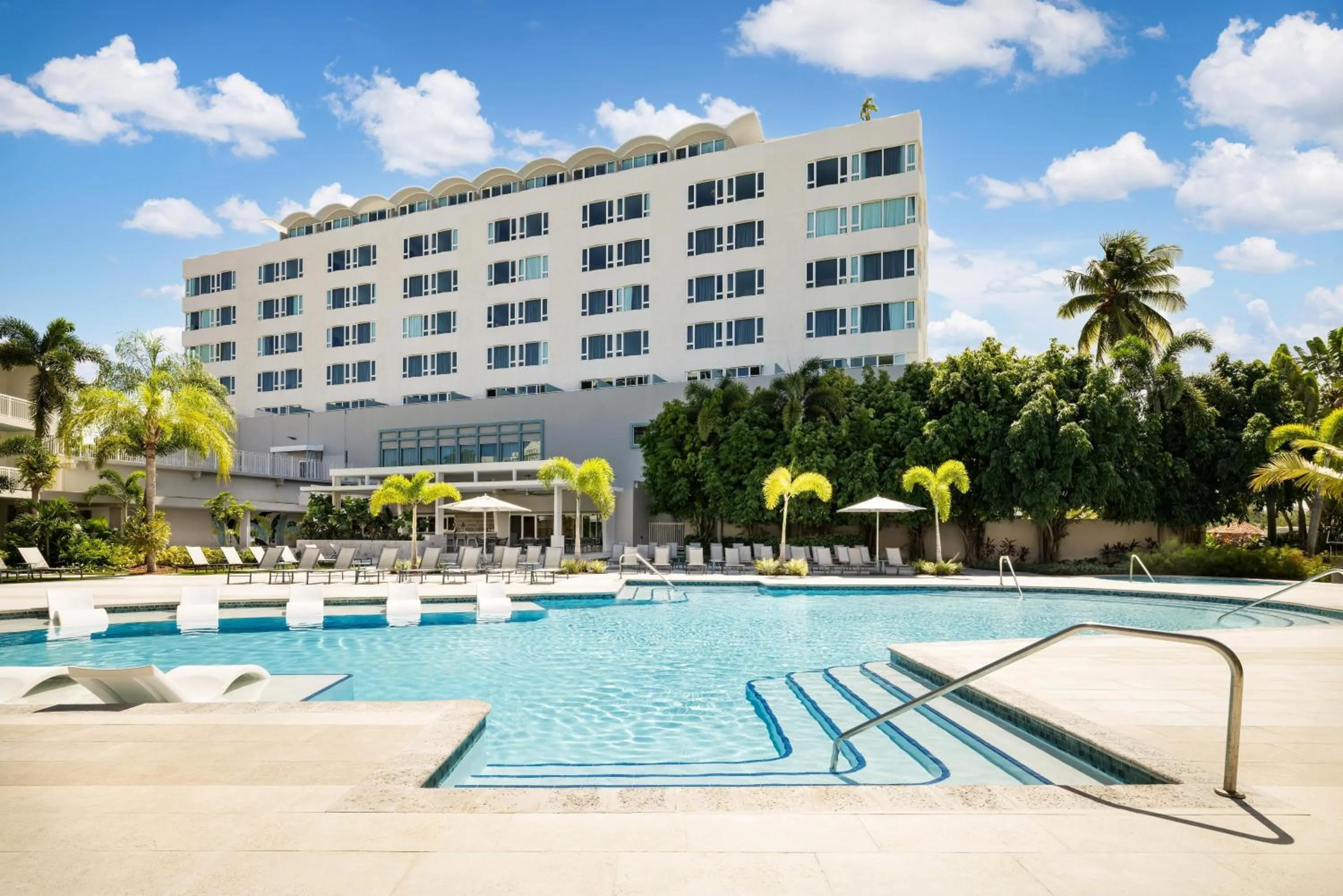 Swimming pool in Hyatt Centric San Juan Isla Verde