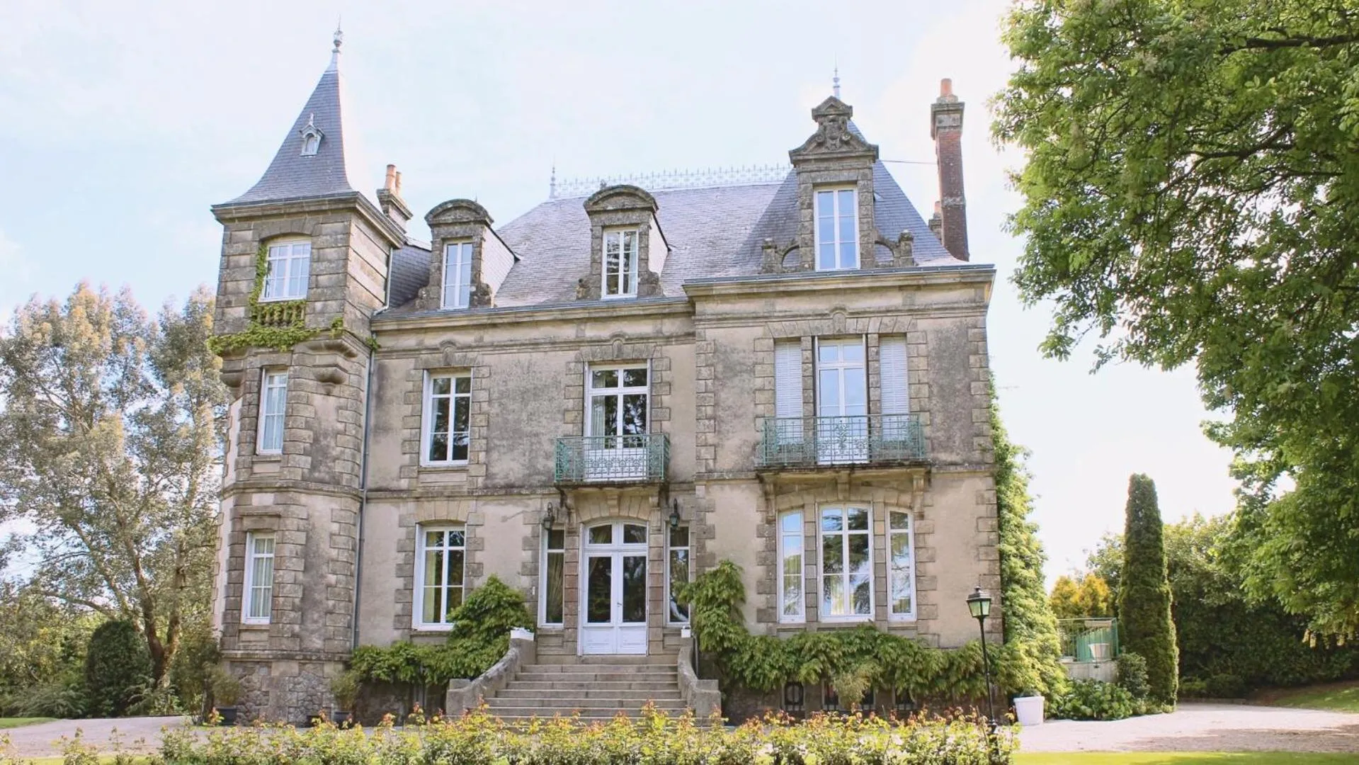 Property building in Le Château des Tourelles en Vendée