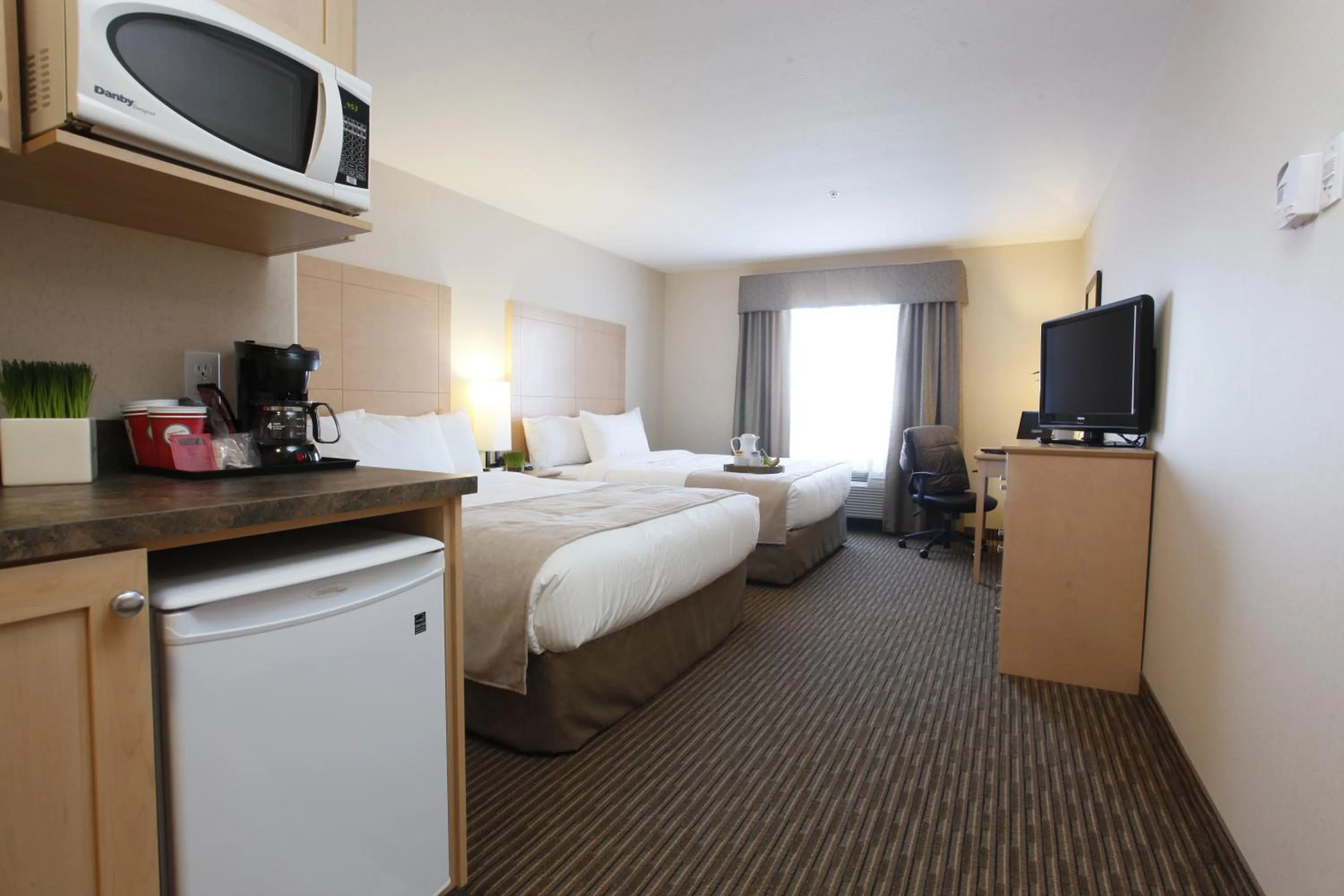 Bedroom, Bed in Vegreville Suites