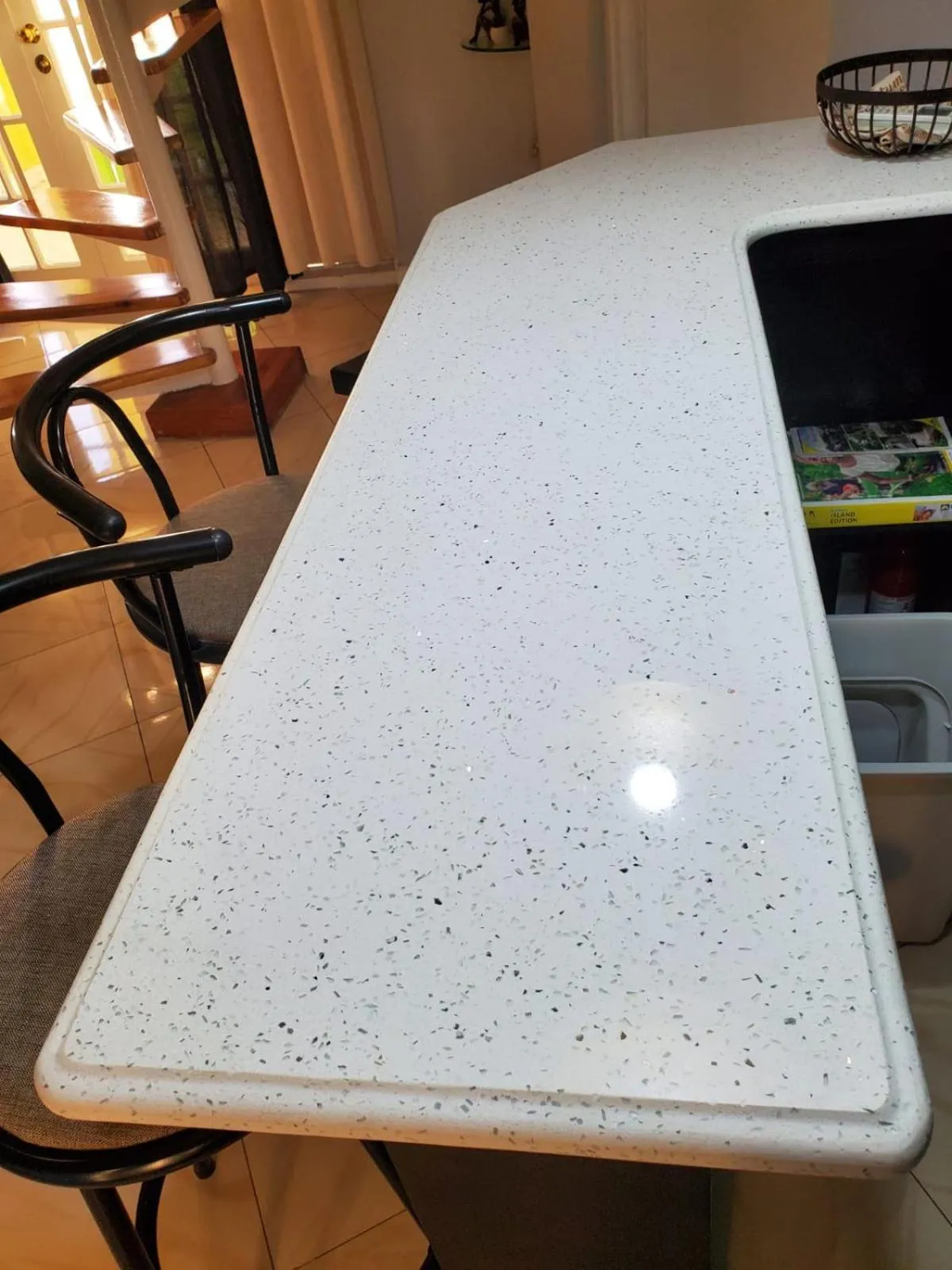 Dining area in Mystic Ridge Paradise