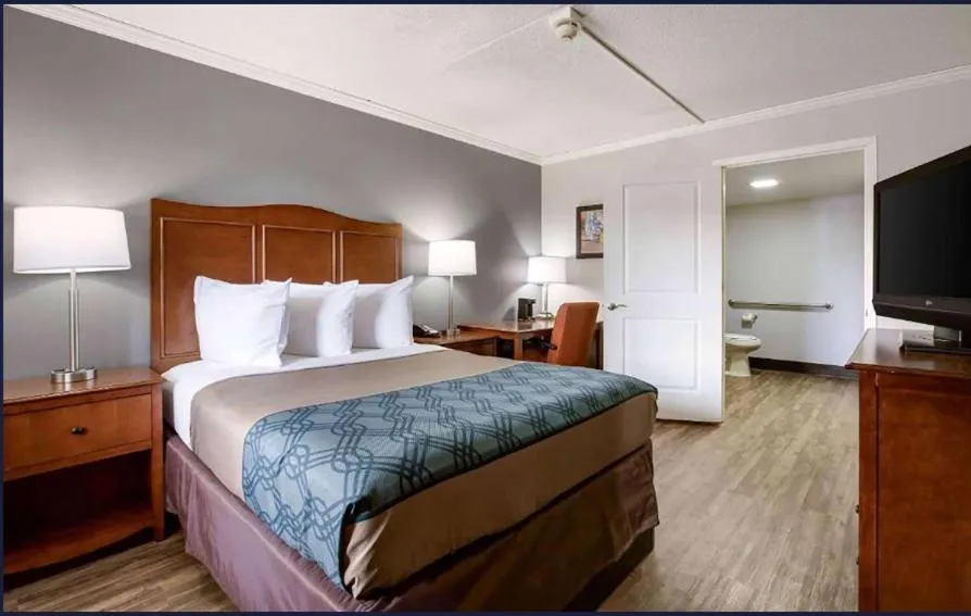 Bed in Travelodge by Wyndham Canton-Livonia Area, MI