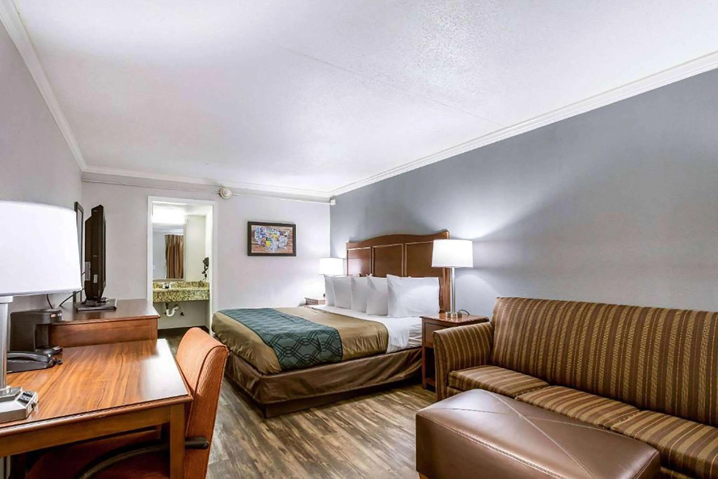 Photo of the whole room, Bed in Travelodge by Wyndham Canton-Livonia Area, MI