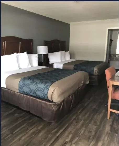 Bed in Travelodge by Wyndham Canton-Livonia Area, MI Bed in Travelodge by Wyndham Canton-Livonia Area, MI