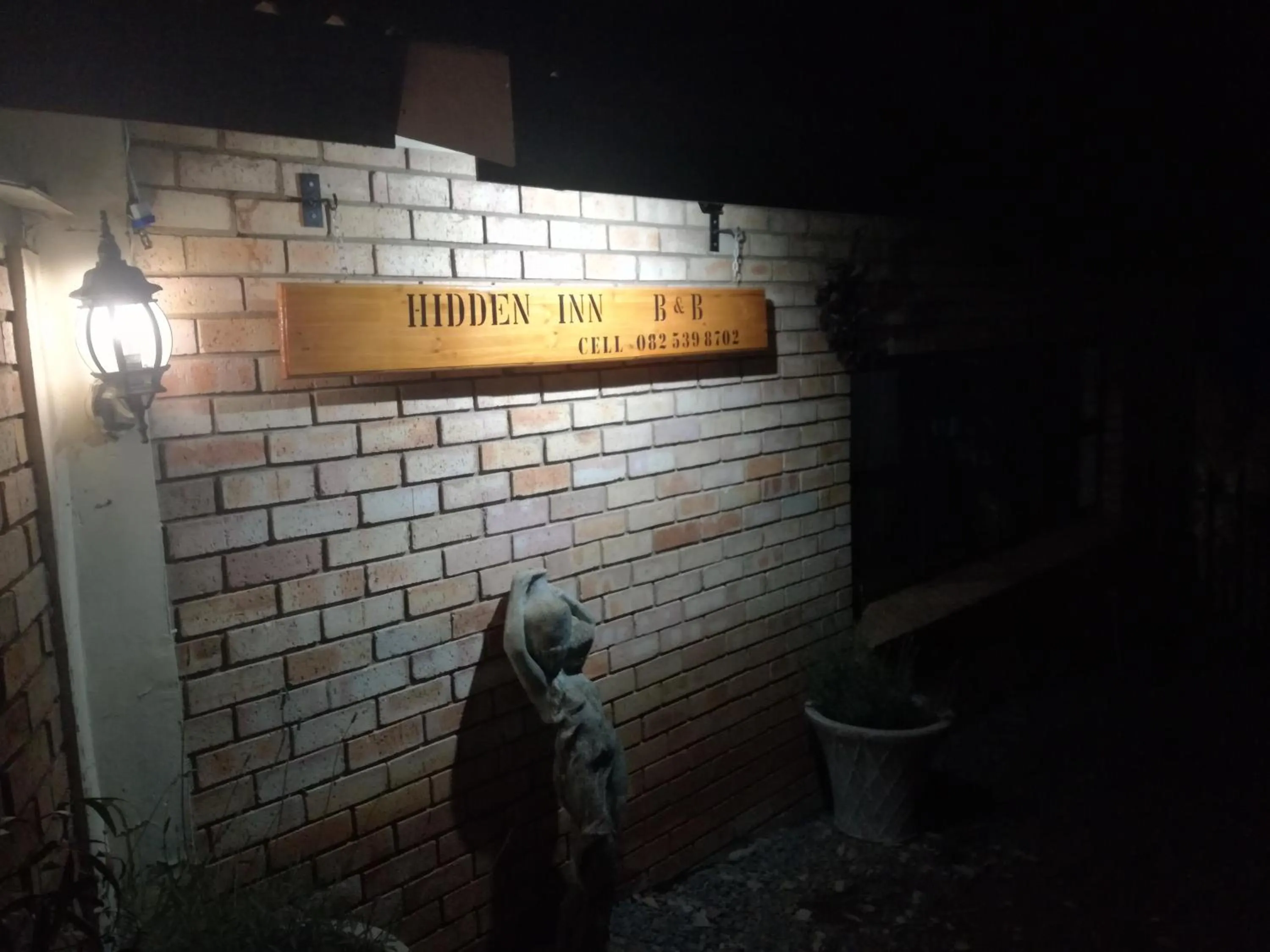 Property logo or sign in Hidden Inn