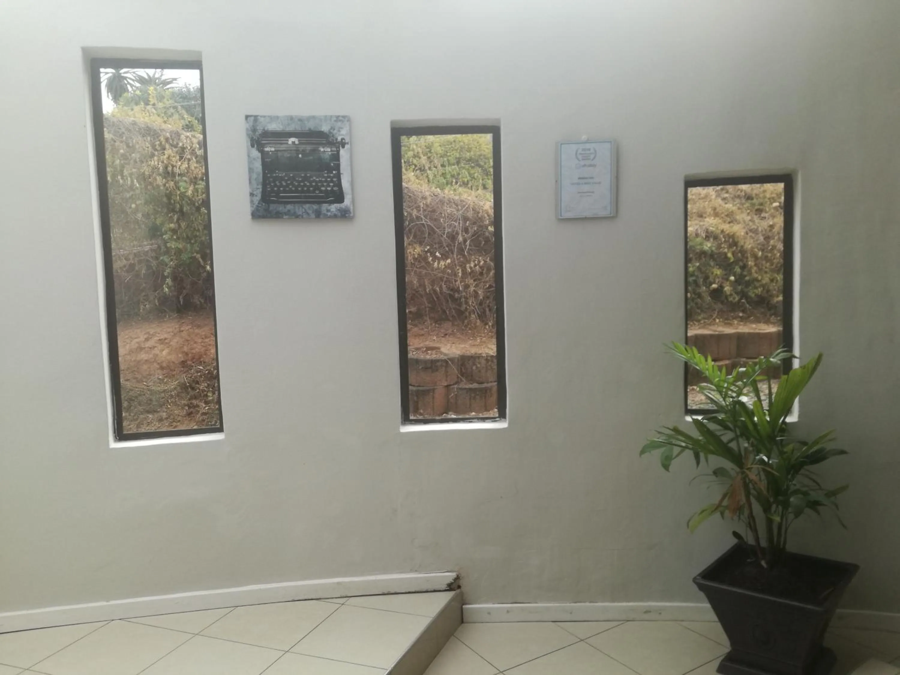 Communal lounge/ TV room in Hidden Inn