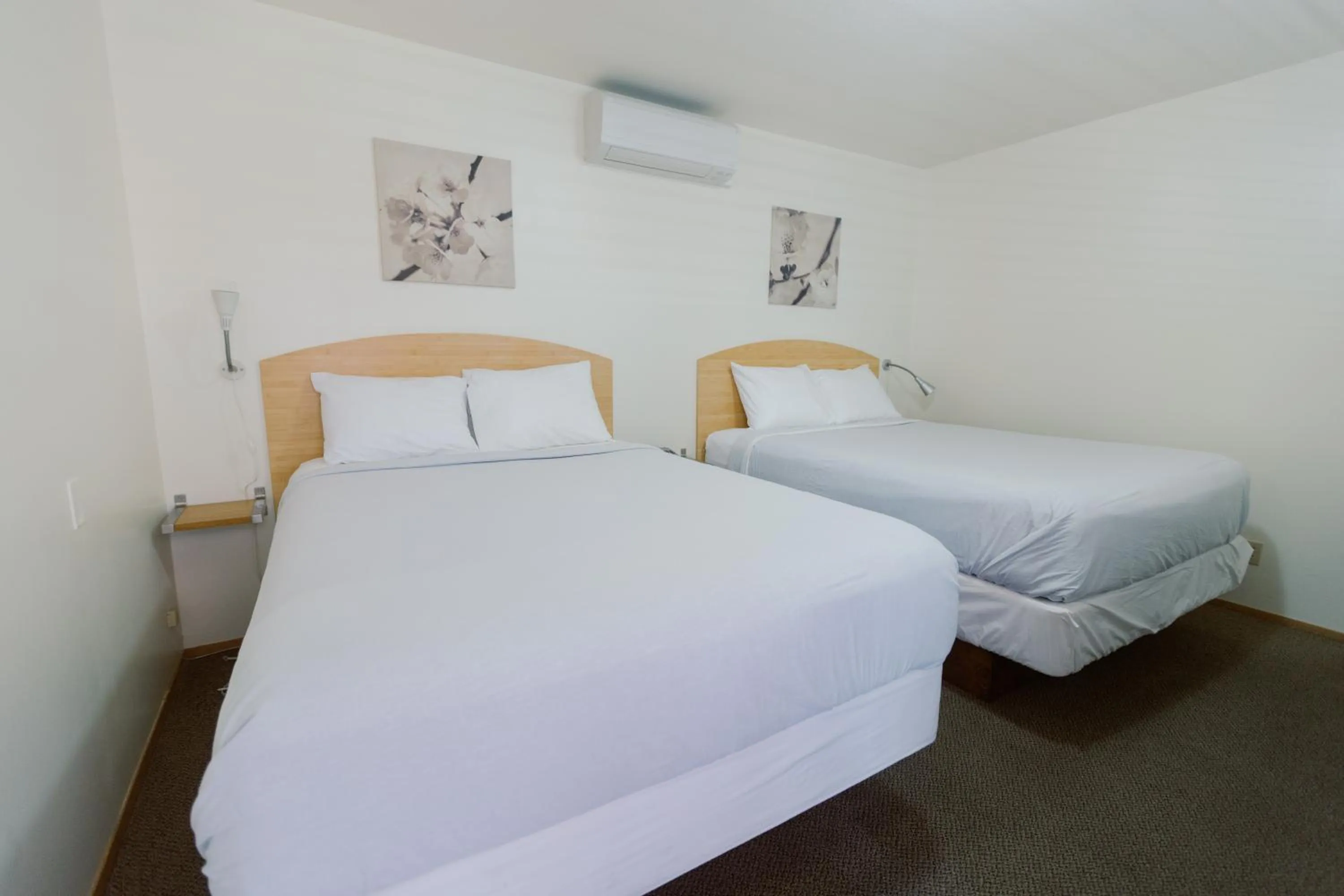 Bed in Waterfront Inn