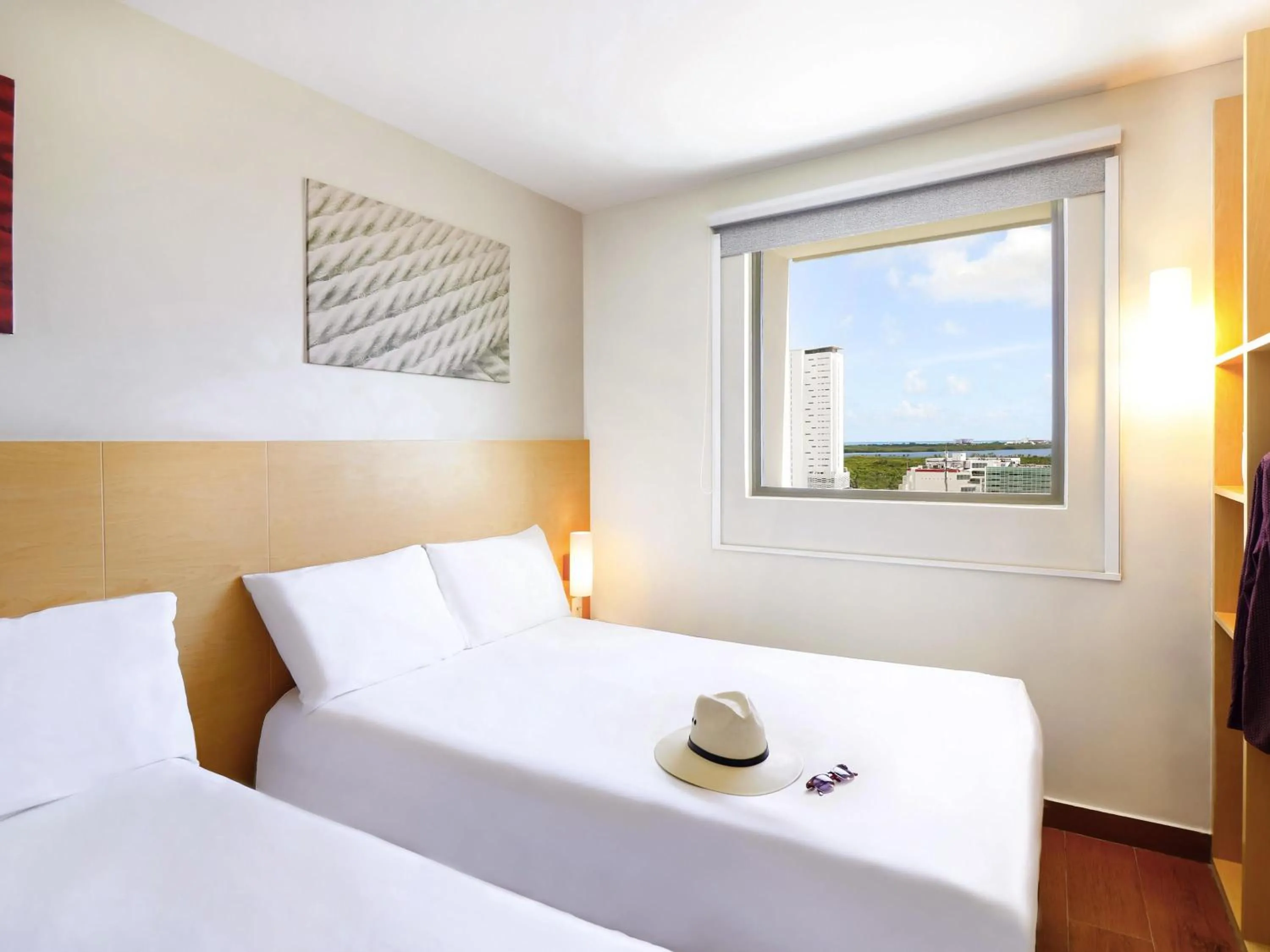 Bedroom, Bed in Ibis Cancun Centro