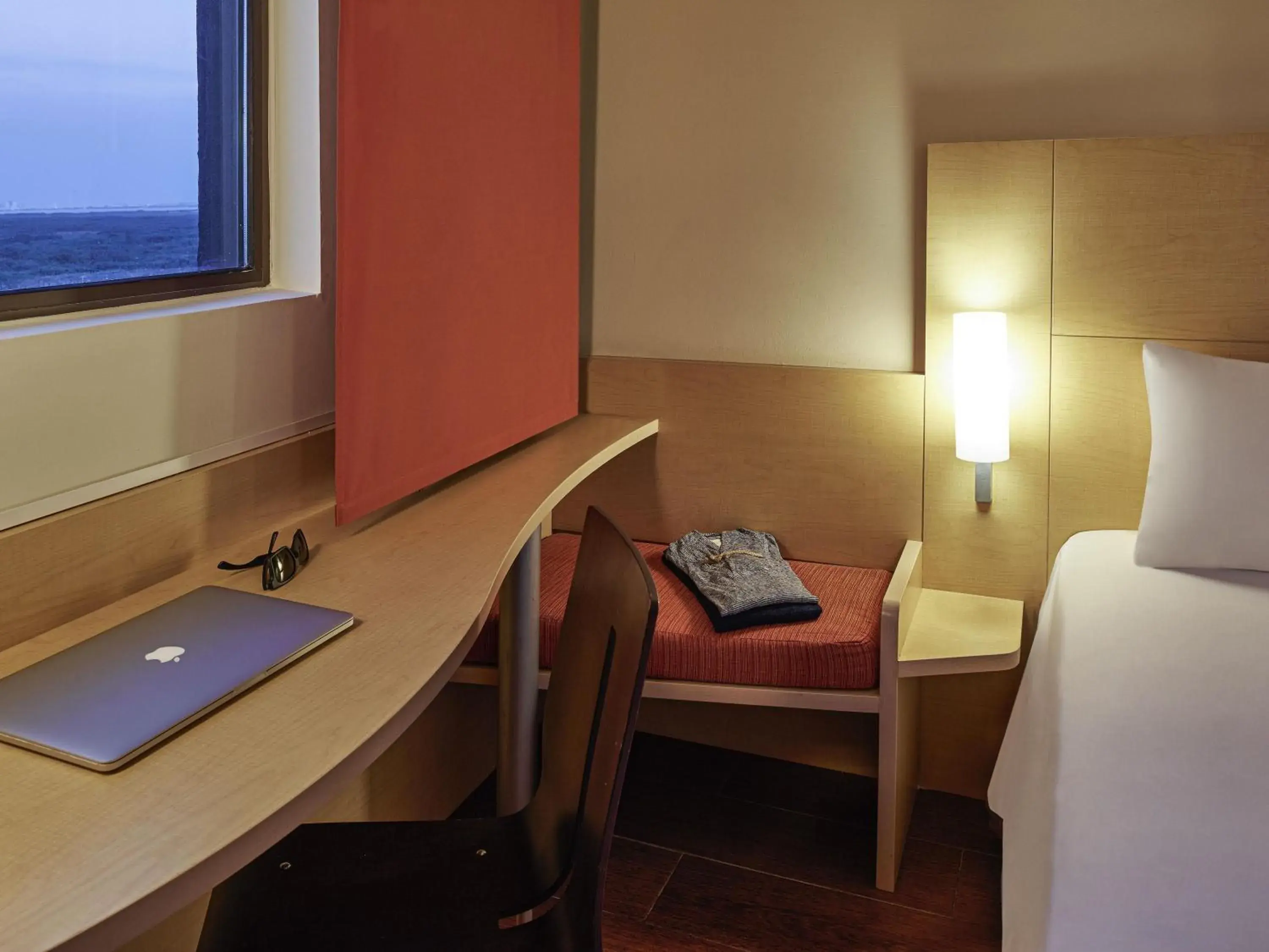 Bedroom, Bed in Ibis Cancun Centro Bedroom, Bed in Ibis Cancun Centro