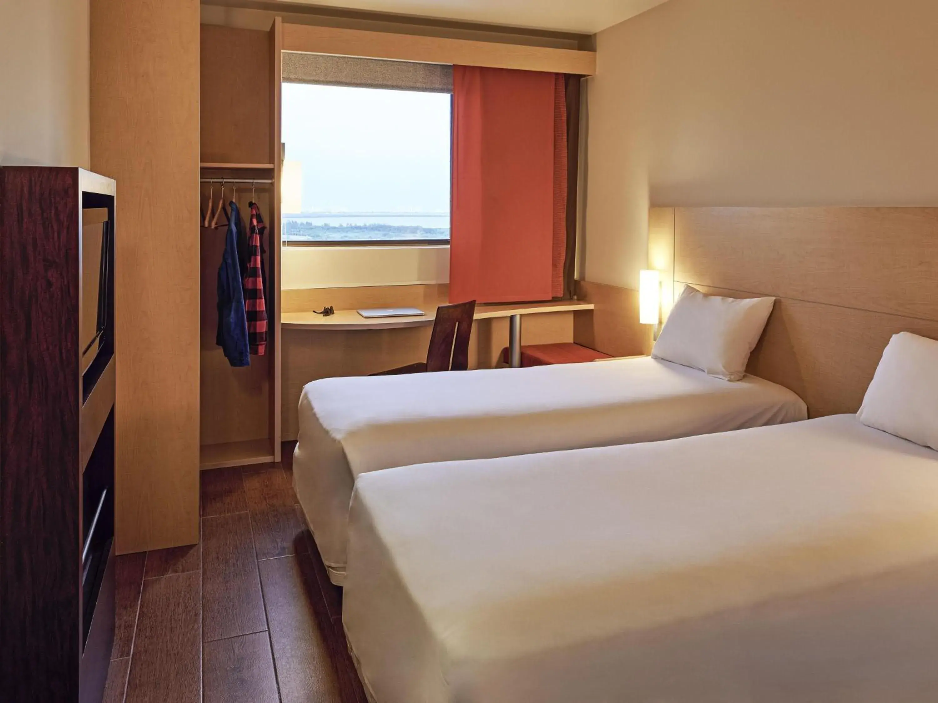 Bedroom, Bed in Ibis Cancun Centro Bedroom, Bed in Ibis Cancun Centro