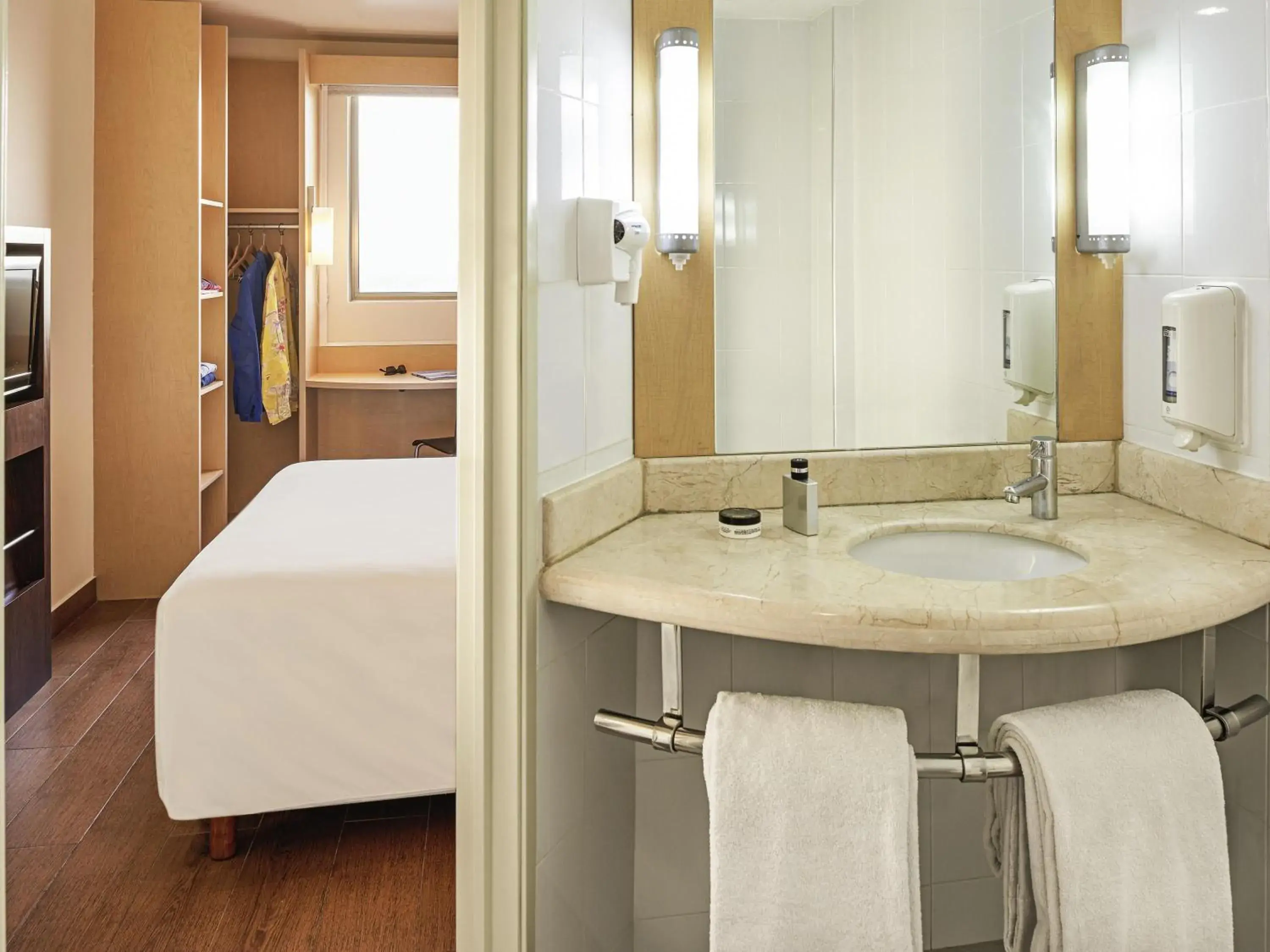 Bedroom, Bed in Ibis Cancun Centro Bedroom, Bed in Ibis Cancun Centro