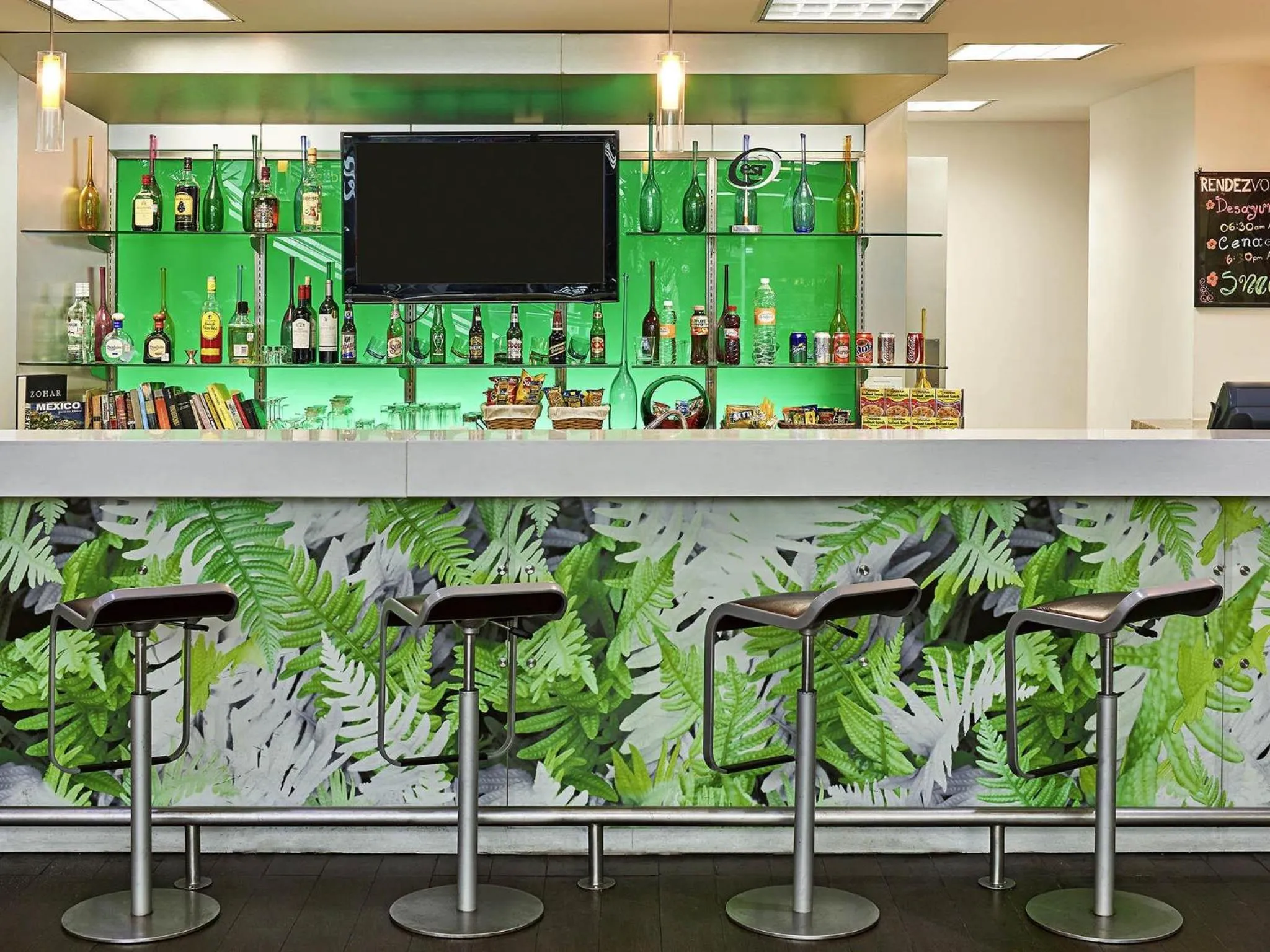 Lounge or bar in Ibis Cancun Centro