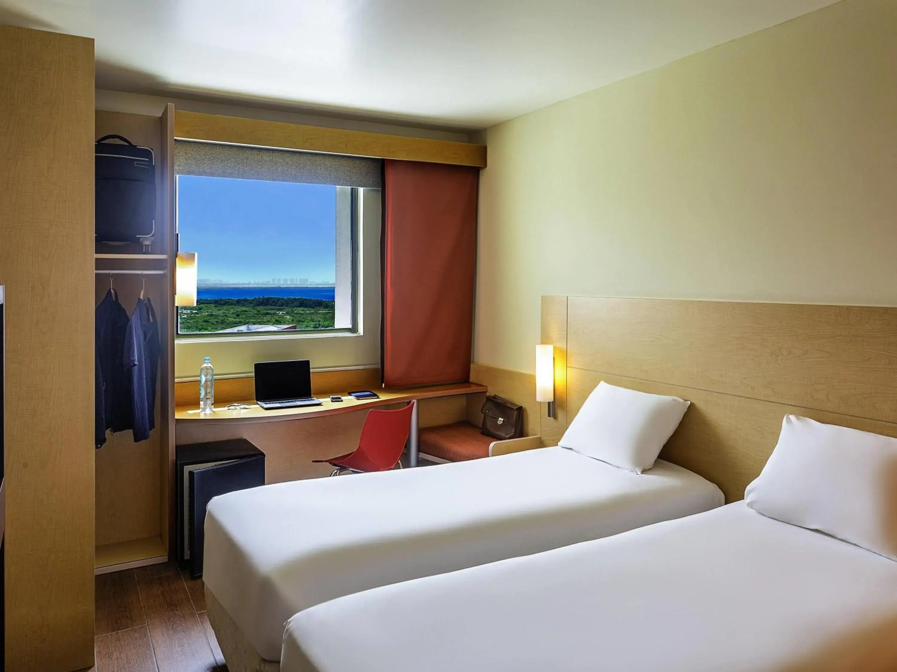 Bedroom, Bed in Ibis Cancun Centro Bedroom, Bed in Ibis Cancun Centro