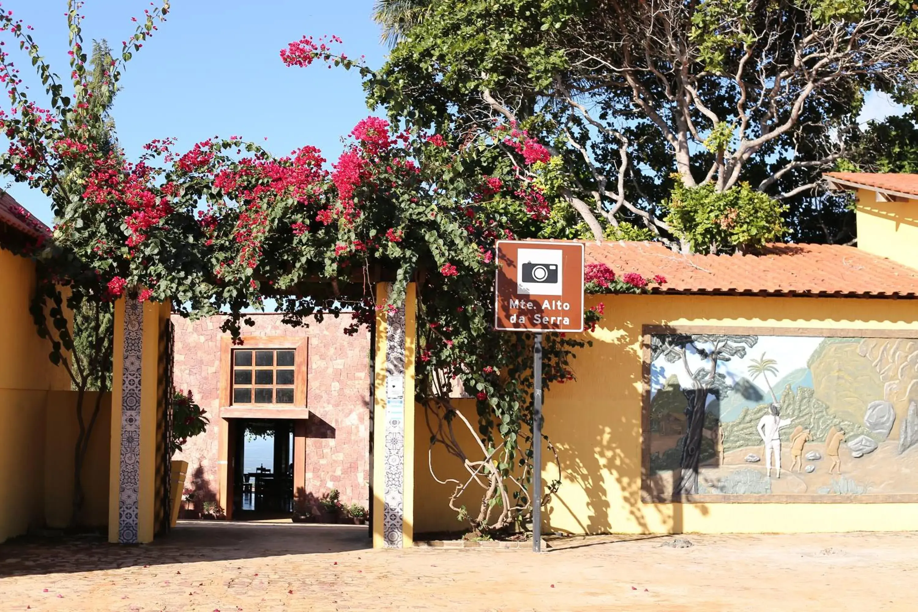 Hotel e Mirante recanto alto da serra Hotel e Mirante recanto alto da serra