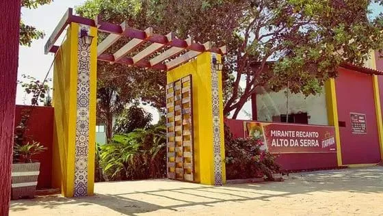 Facade/entrance in Hotel e Mirante recanto alto da serra