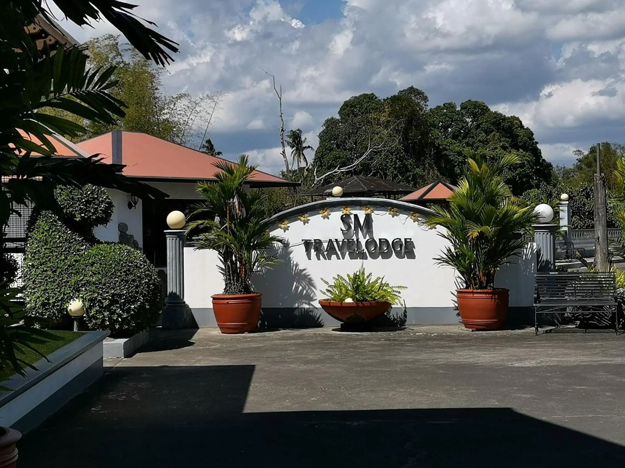 Facade/entrance in SM Travelodge