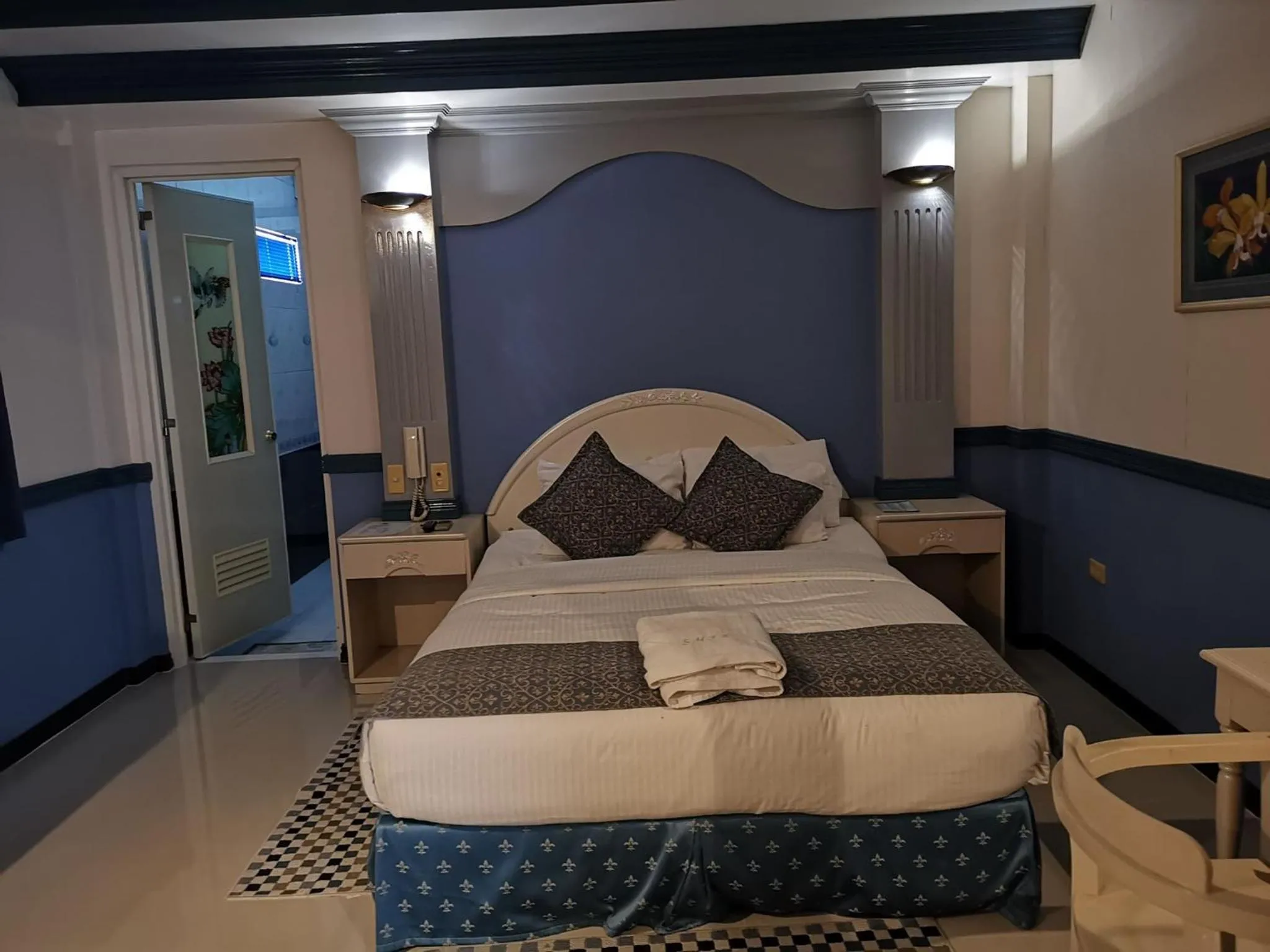 Bedroom, Bed in SM Travelodge