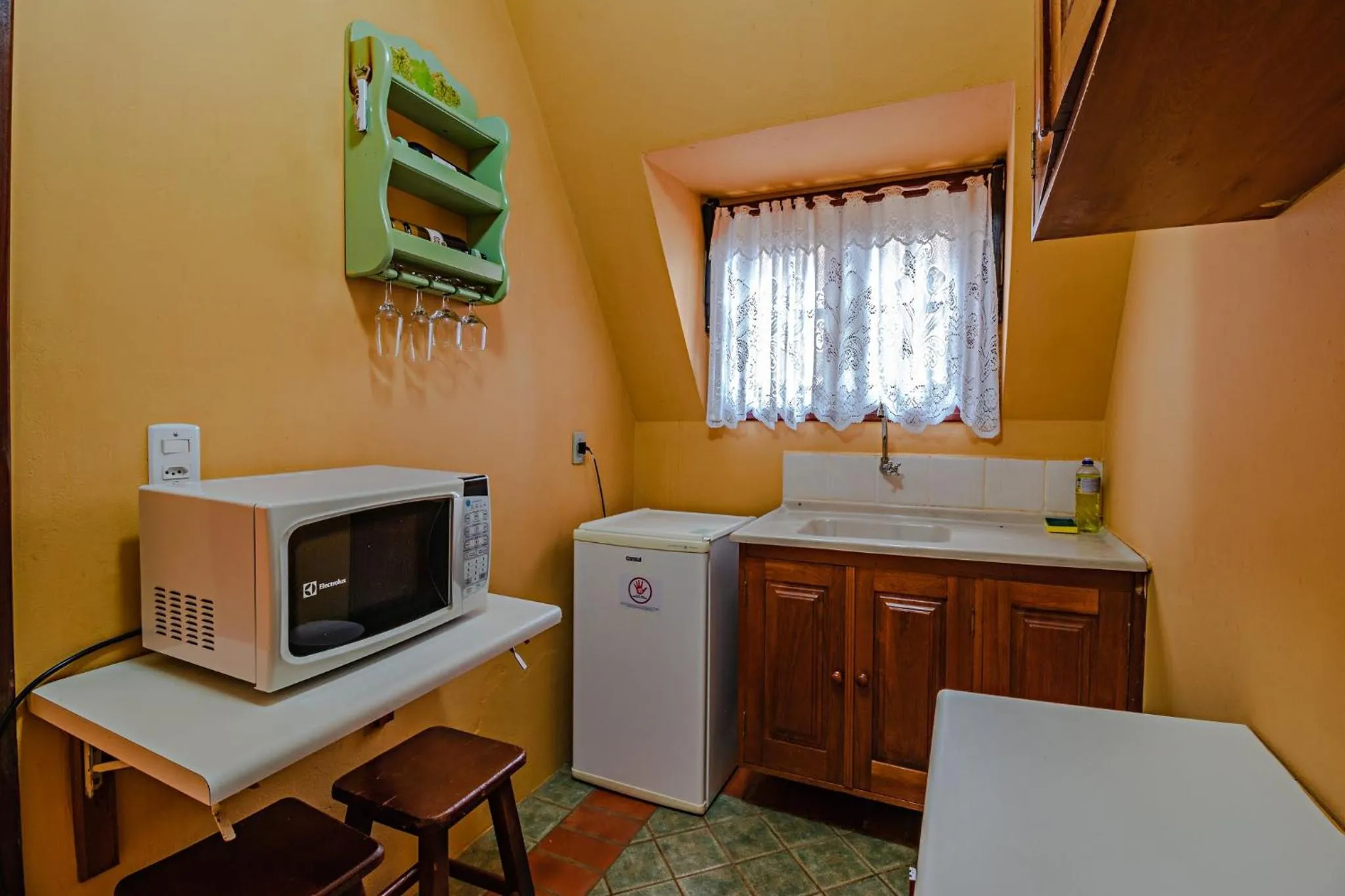 Communal kitchen in Mirágua Refugios Pousada