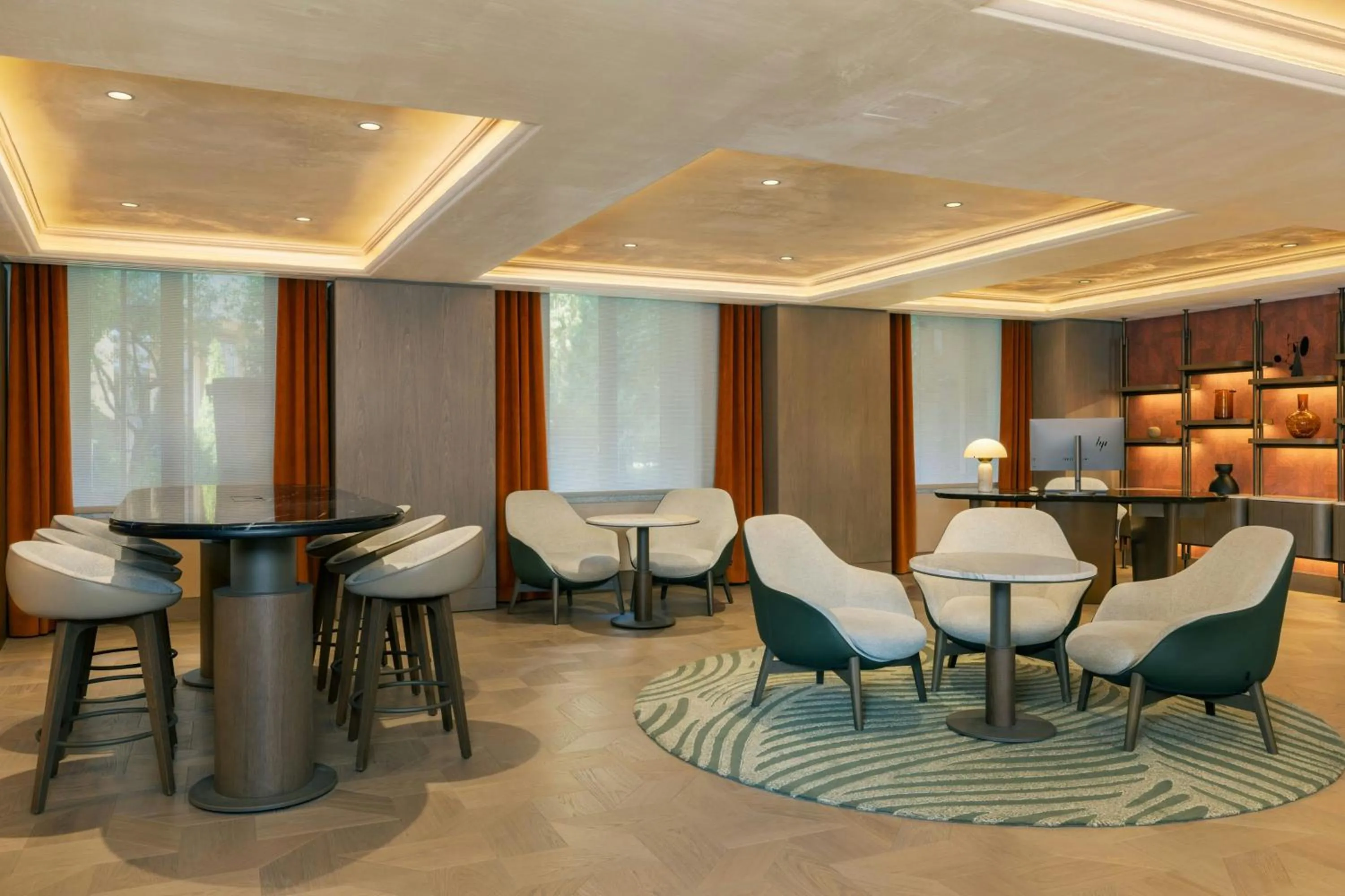 Lounge or bar in Armenia Marriott Hotel Yerevan