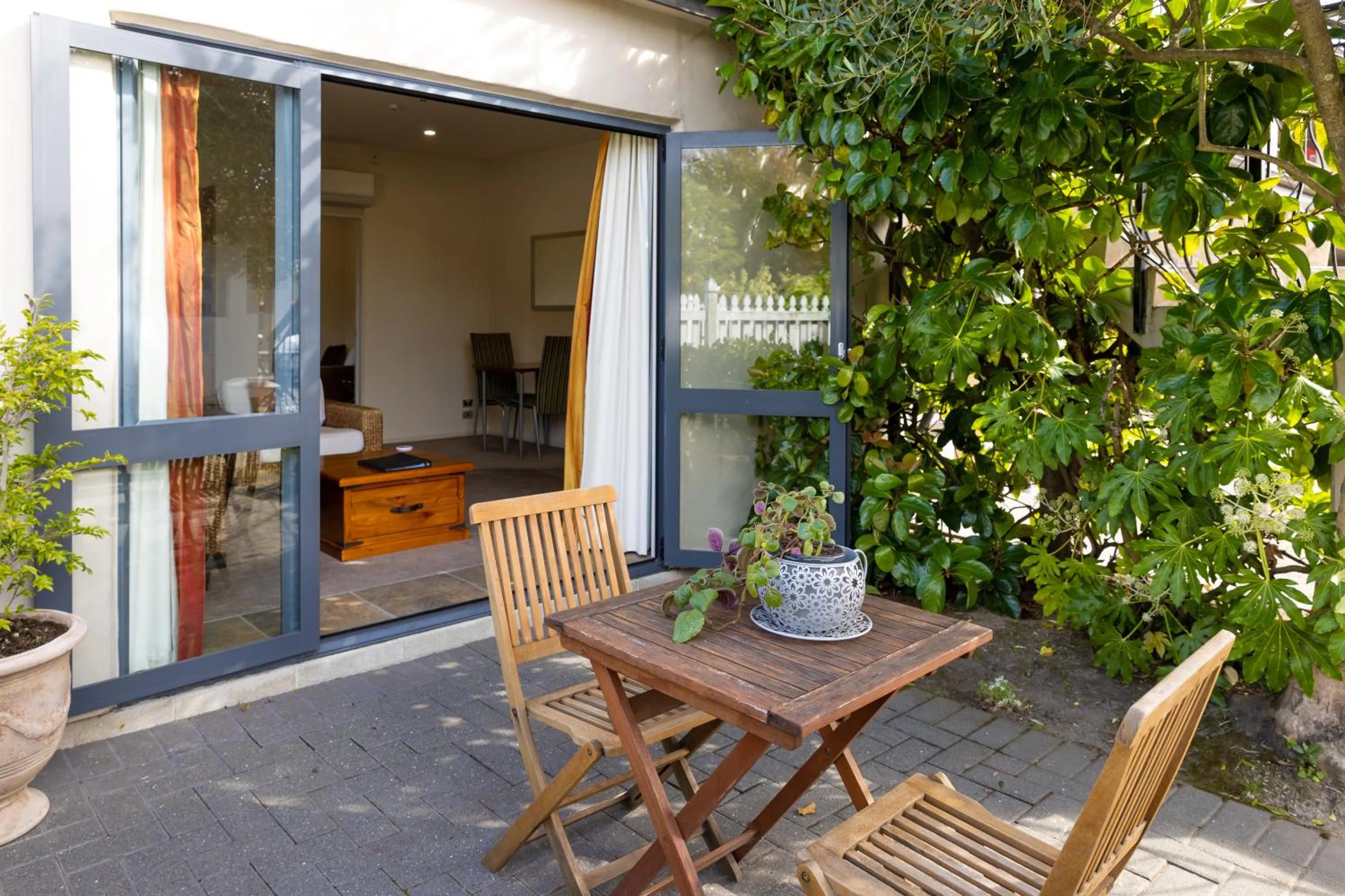 Garden view in Harvest Lodge Motel