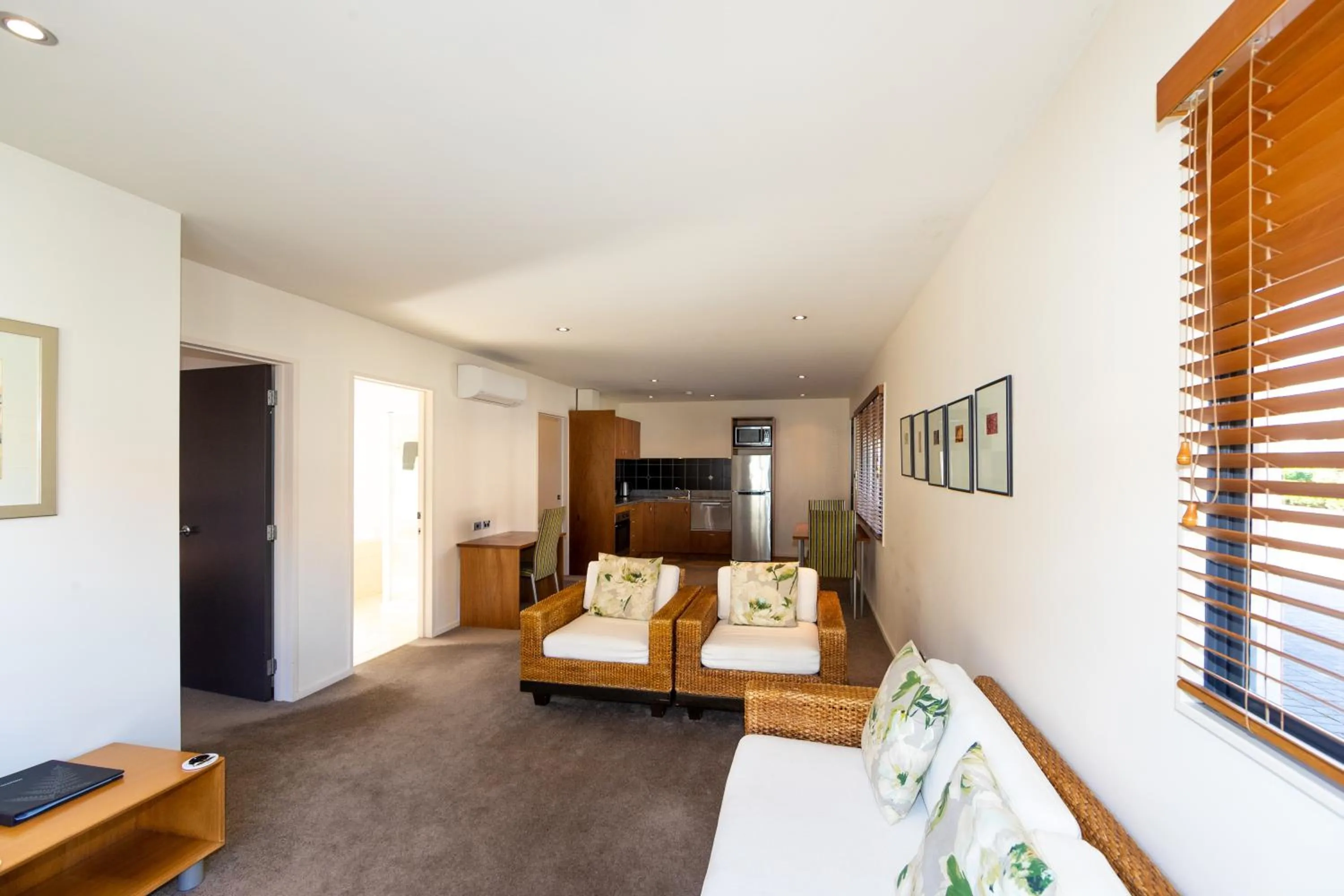 Seating area, Bed in Harvest Lodge Motel