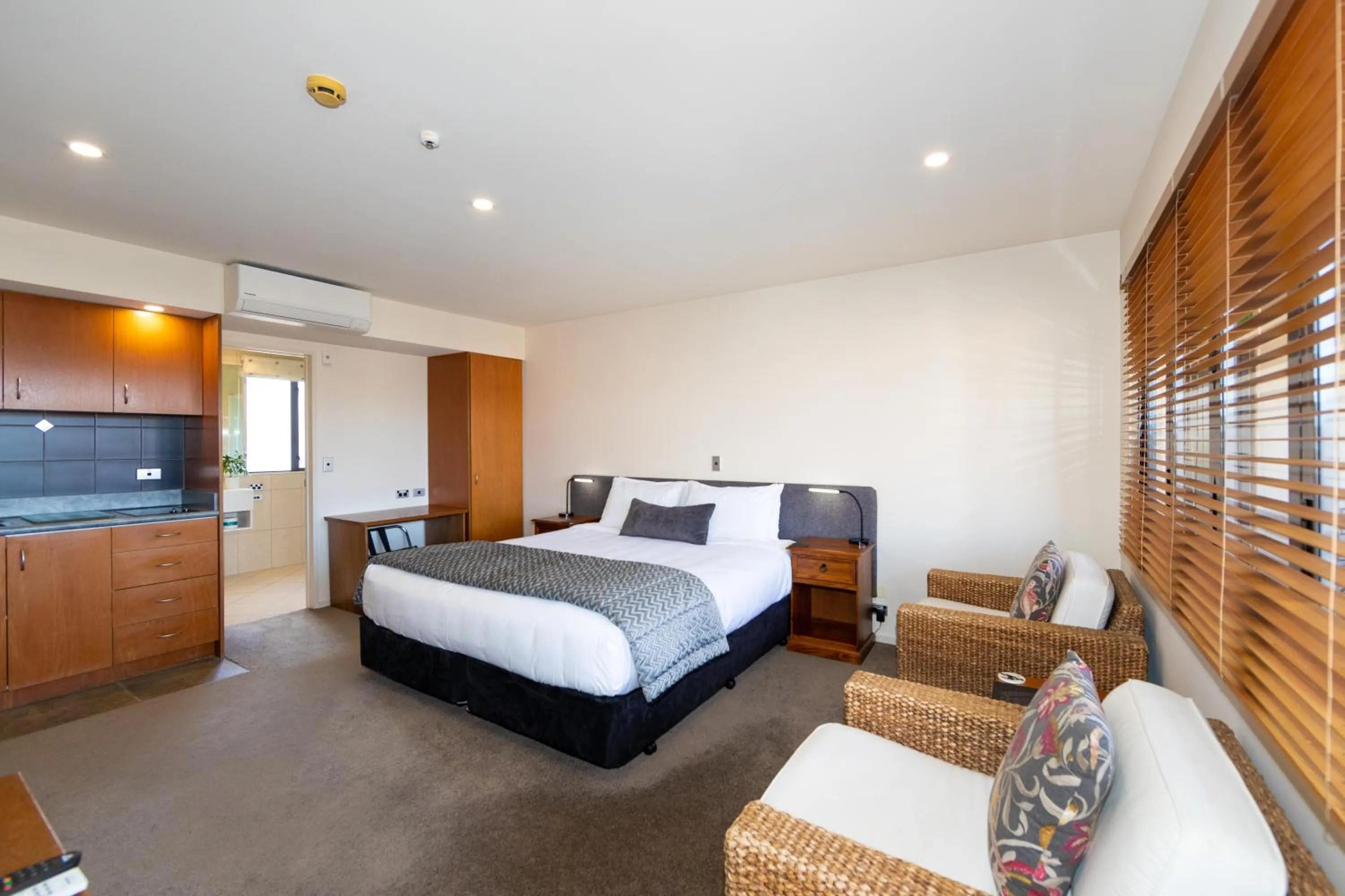 Photo of the whole room, Bed in Harvest Lodge Motel