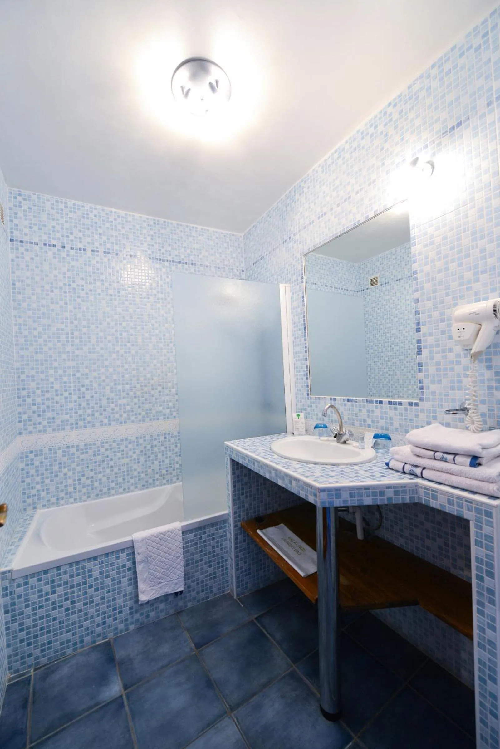 Bathroom in Le Catalan