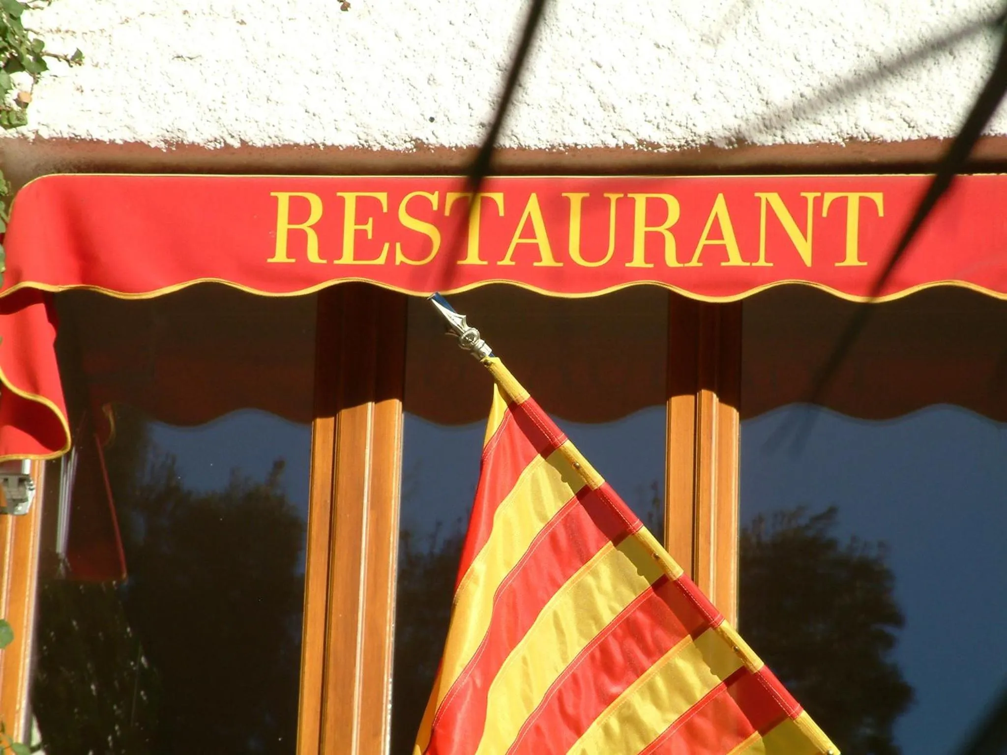Restaurant/places to eat in Le Catalan