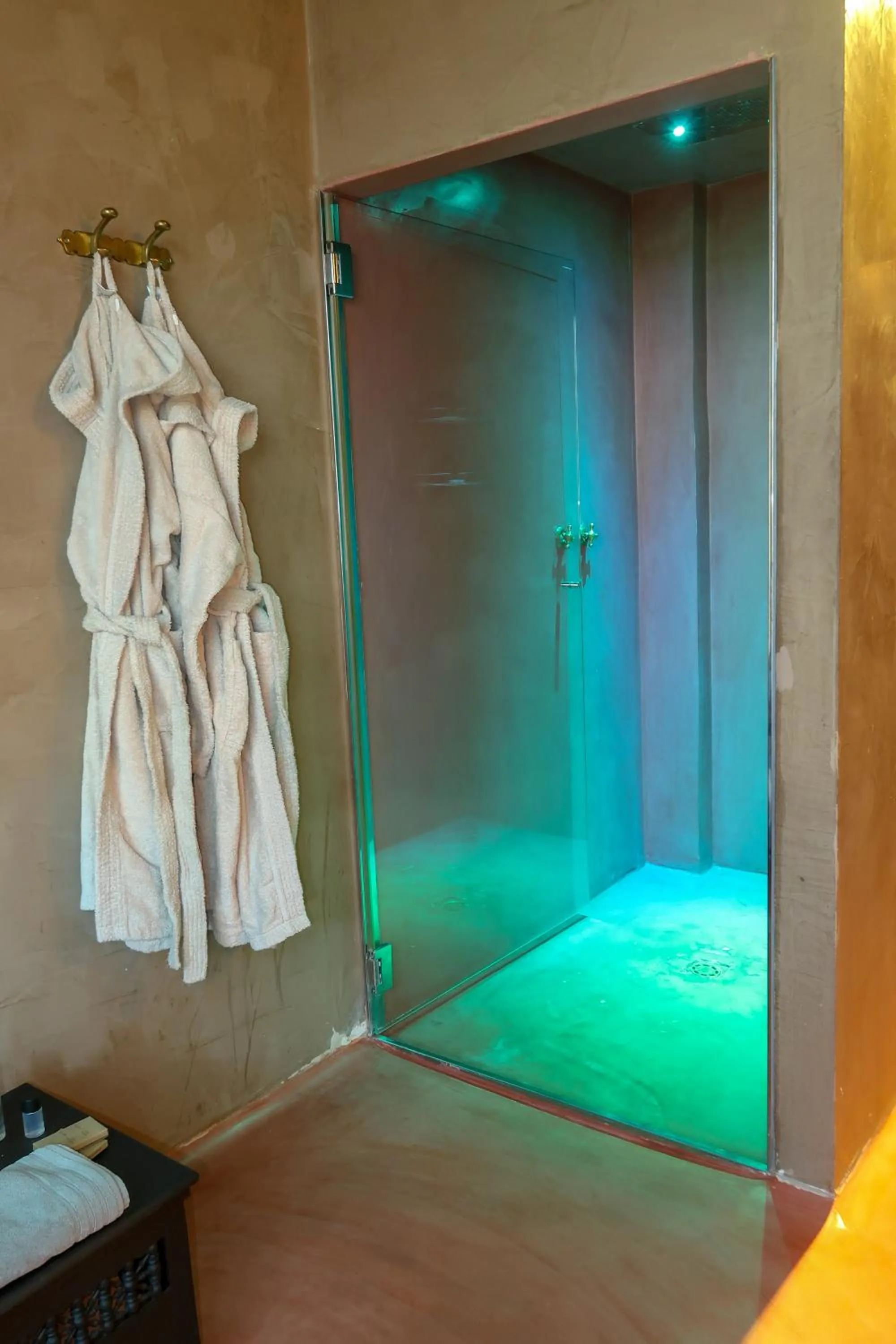 Shower in Masseria & Spa LuciaGiovanni