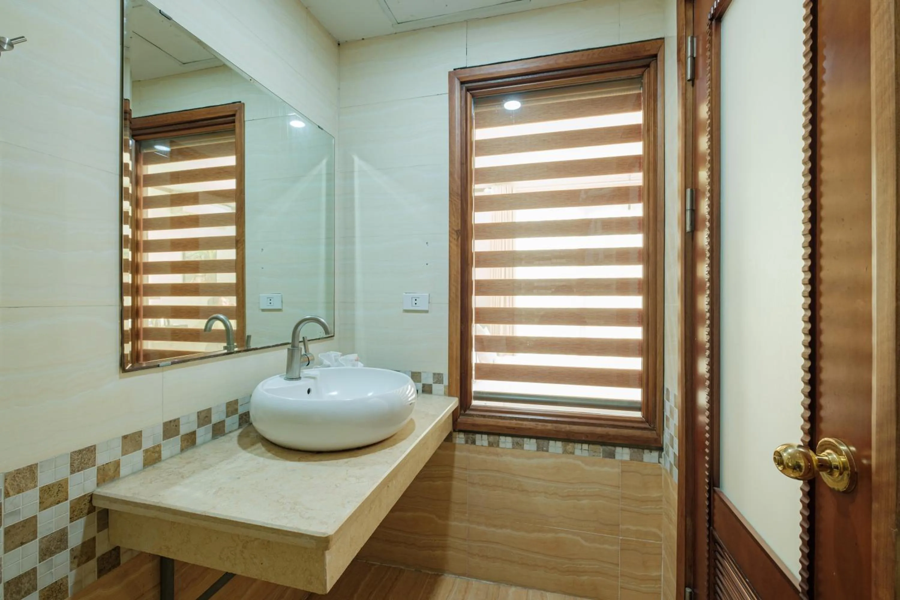 Sunset Westlake Hanoi Hotel