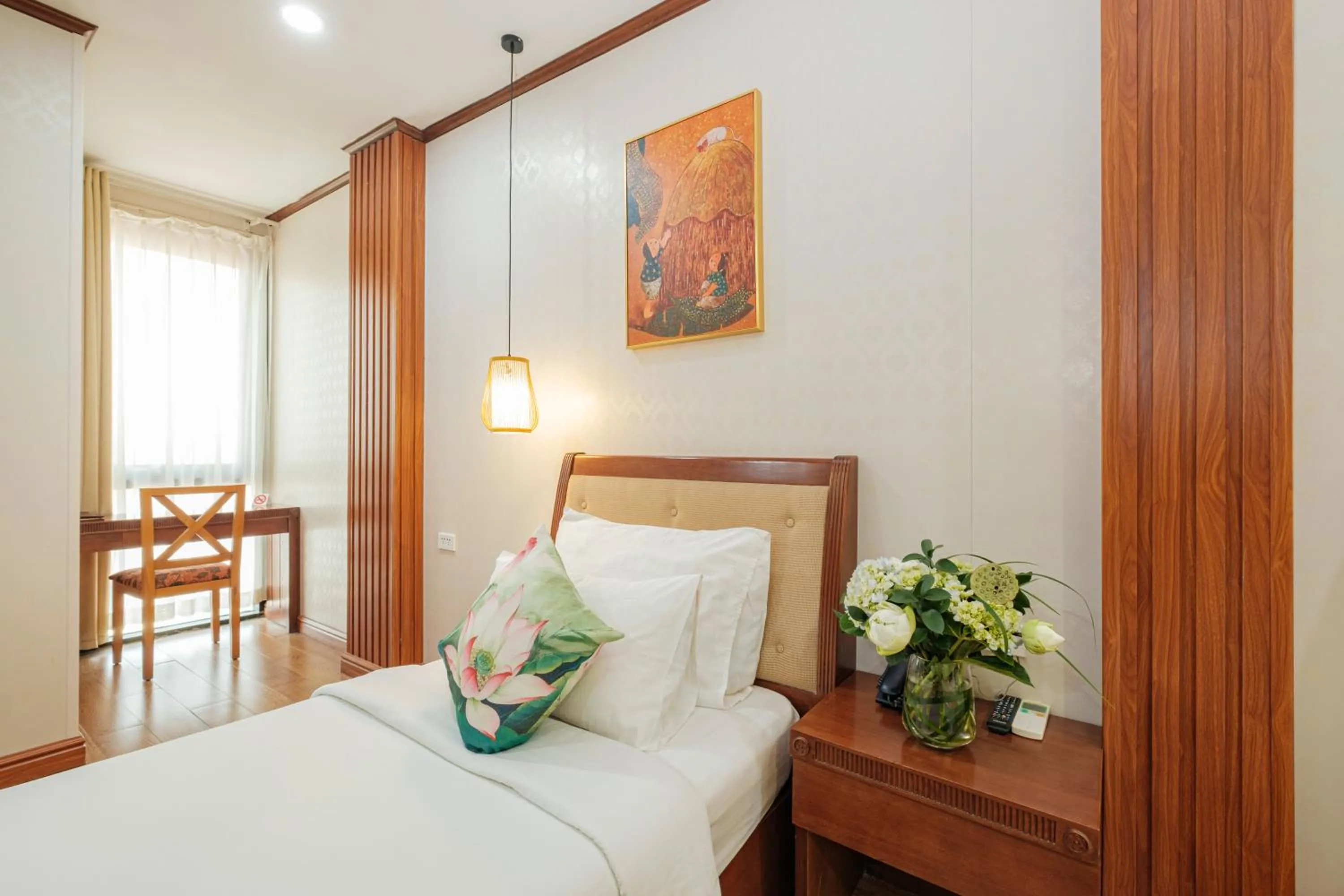 Bed in Sunset Westlake Hanoi Hotel