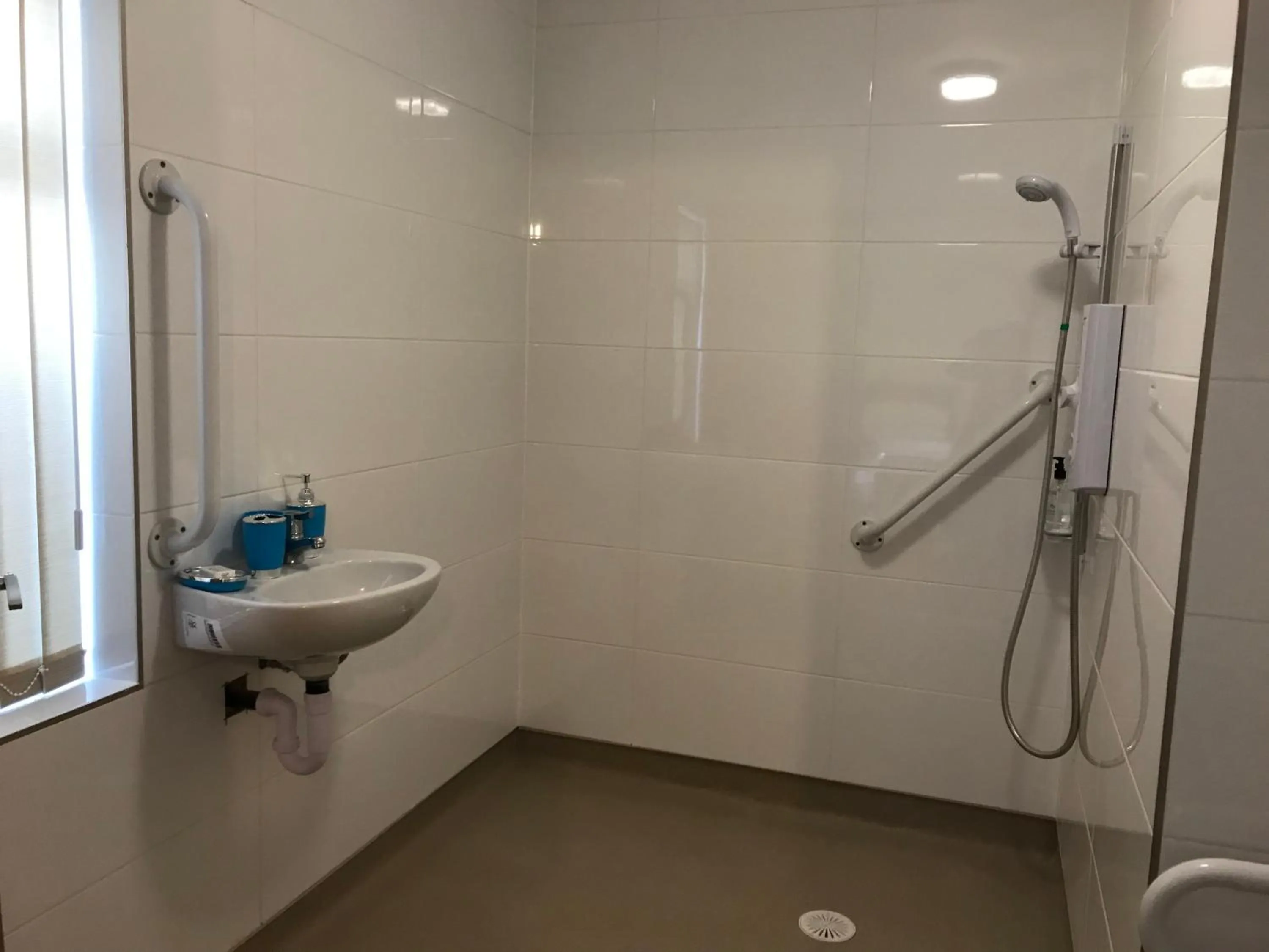 Shower in Oxford Bed and Breakfast