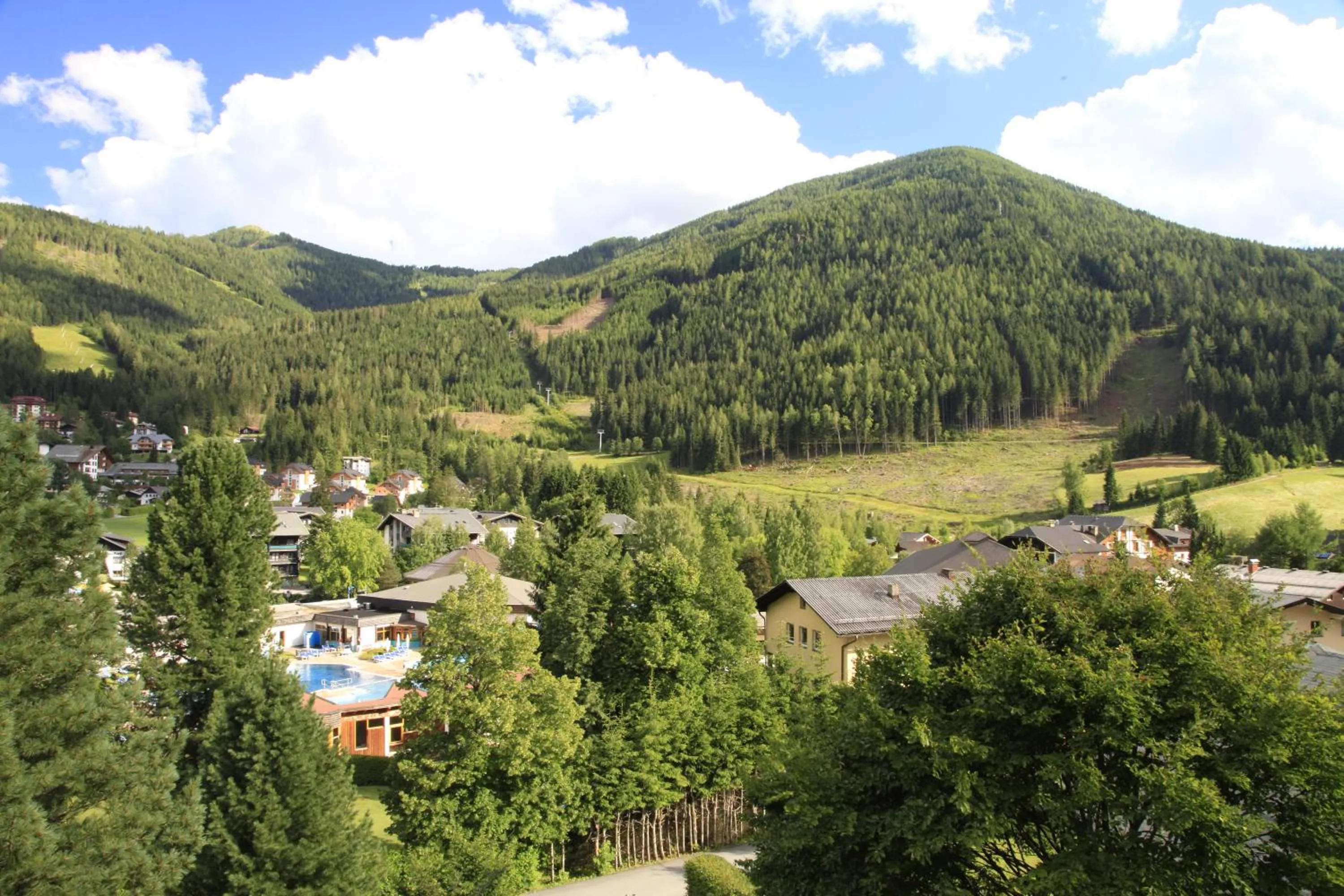 Mountain view in Gästehaus Schusser an der Therme, Frühstück, Doppelzimmer und Ferienwohnung