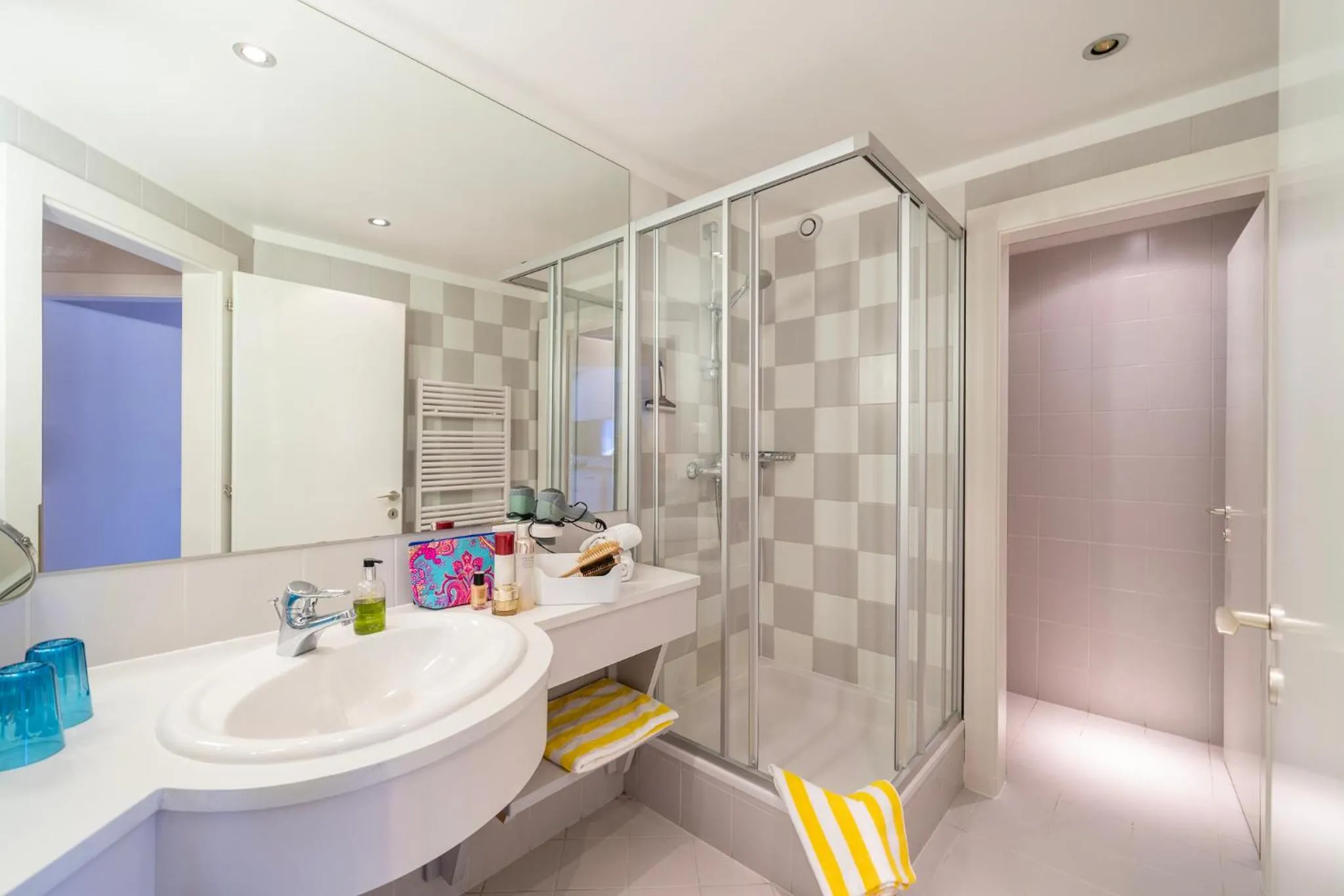 Bathroom in Gästehaus Schusser an der Therme, Frühstück, Doppelzimmer und Ferienwohnung