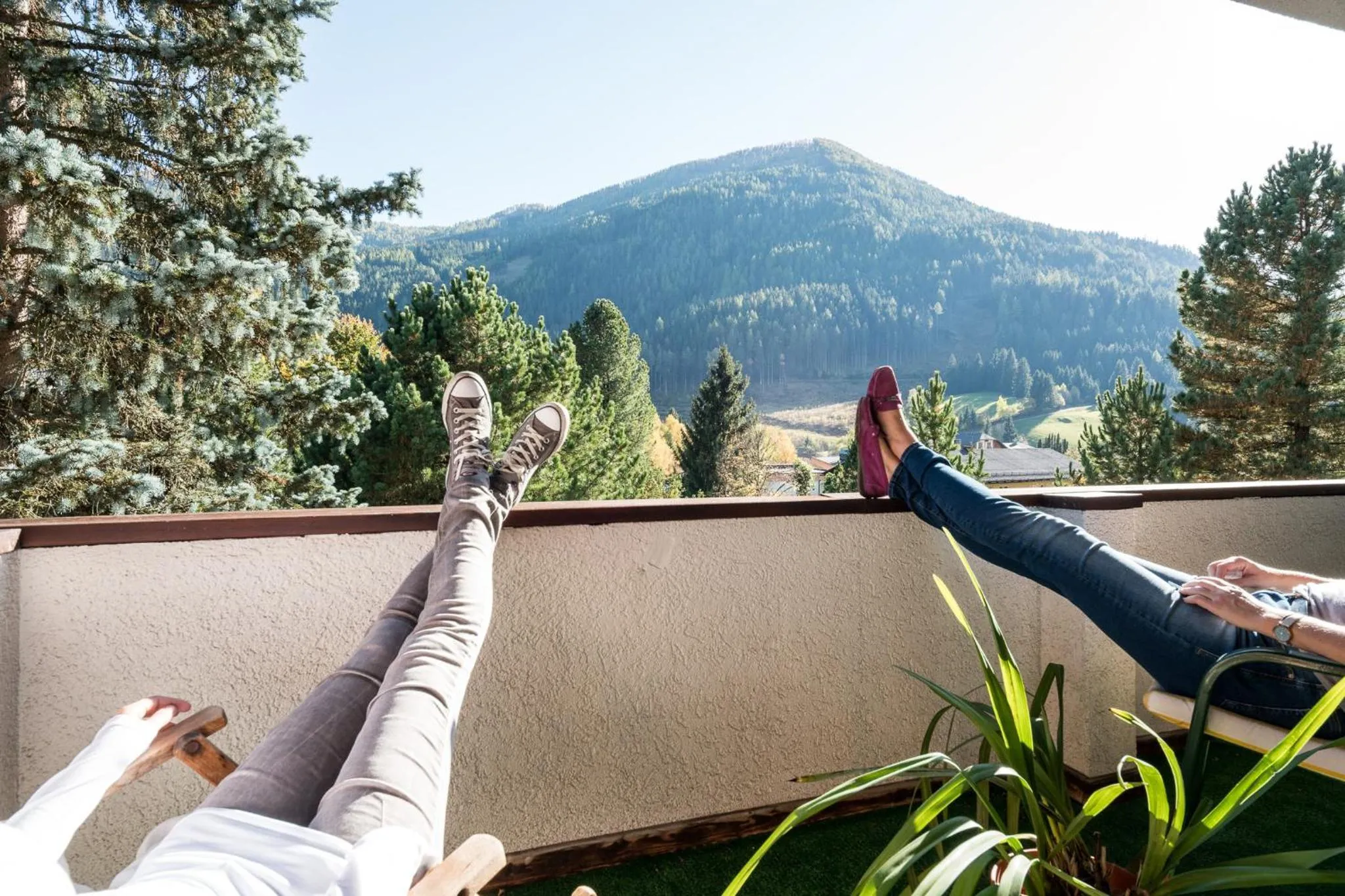 Garden view in Gästehaus Schusser an der Therme, Frühstück, Doppelzimmer und Ferienwohnung